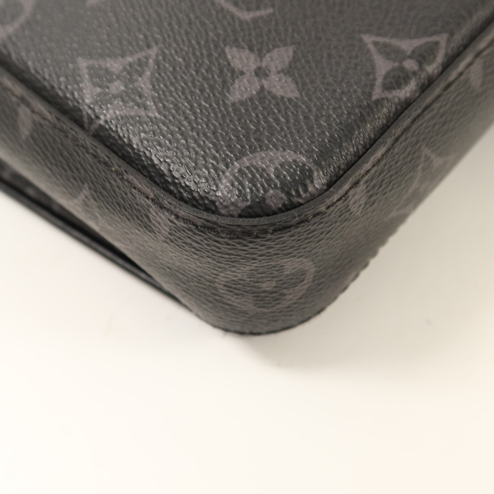 LOUIS VUITTON Monogram Eclipse Reverse Trio Messenger銀扣肩背袋灰色