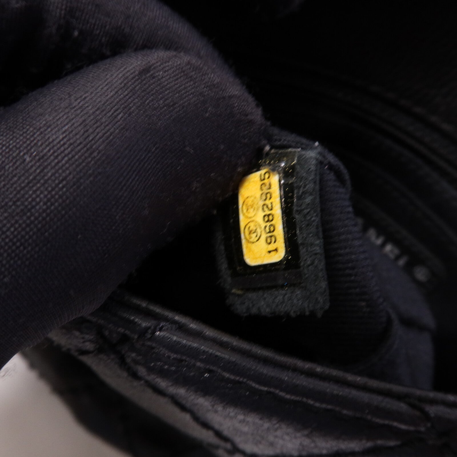 CHANEL 牛皮皮革/羊皮皮革Chain Shoulder Bag銀扣鏈帶肩背袋