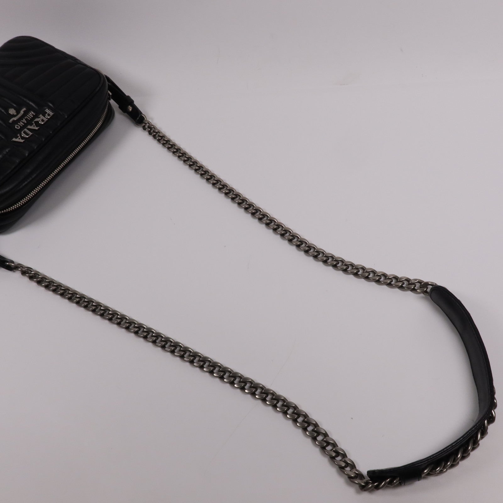 PRADA 牛皮皮革Shoulder Bag銀扣肩背袋