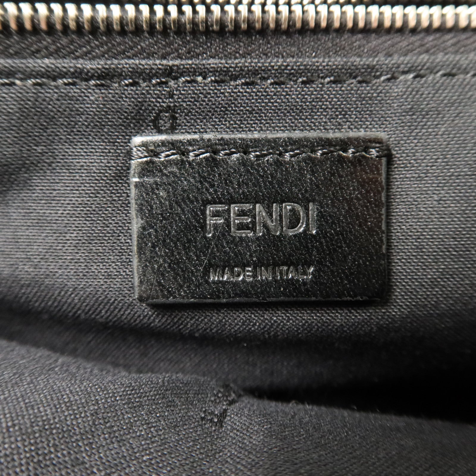 FENDI 牛皮皮革Flat Baguette銀扣肩背袋