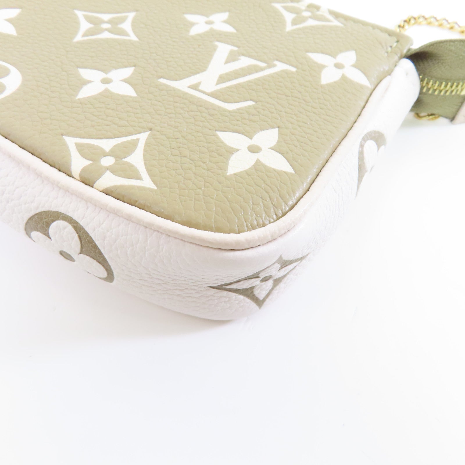 LOUIS VUITTON Monogram Empreinte Mini Pochette Accessories金扣手挽袋綠色/米色/白色