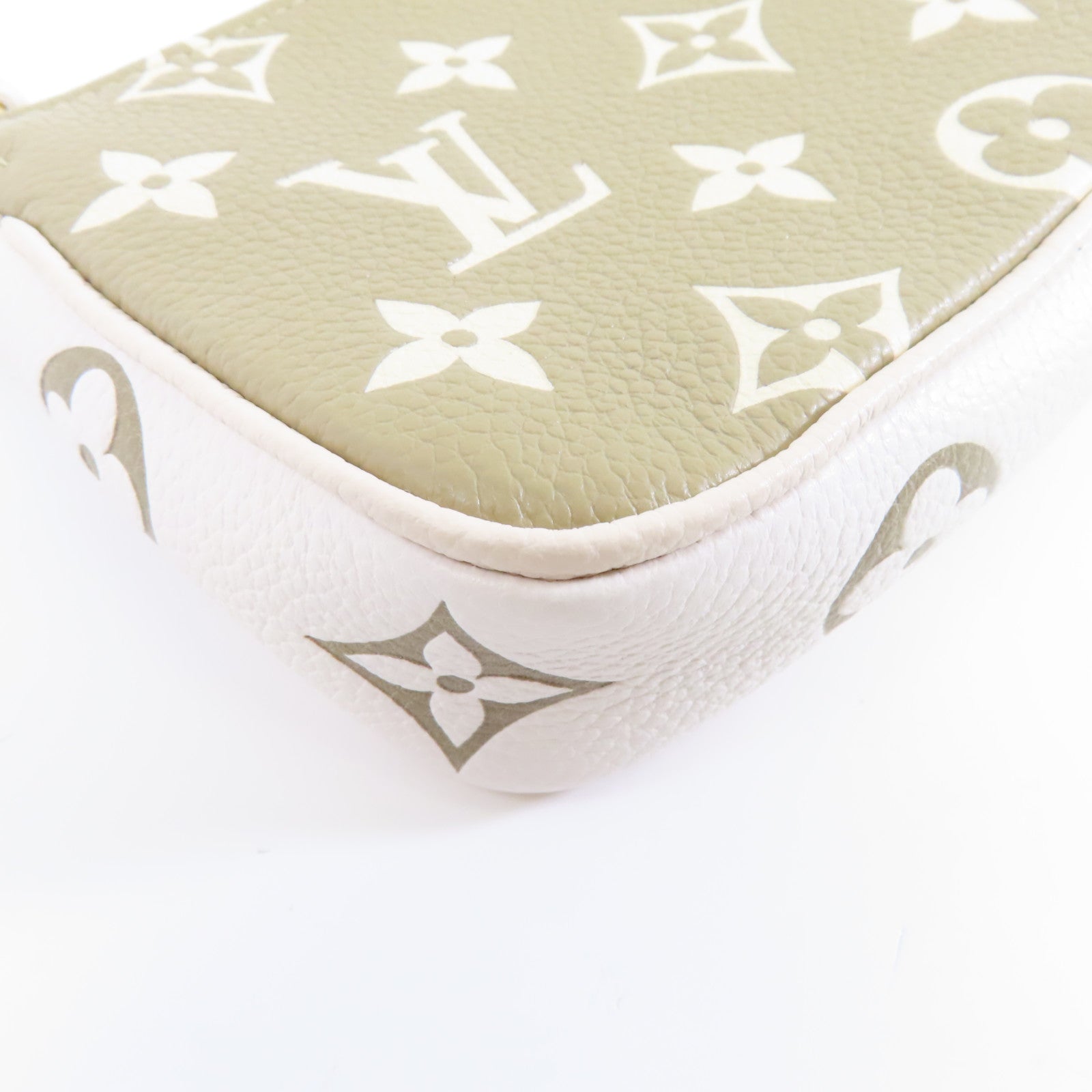 LOUIS VUITTON Monogram Empreinte Mini Pochette Accessories金扣手挽袋綠色/米色/白色