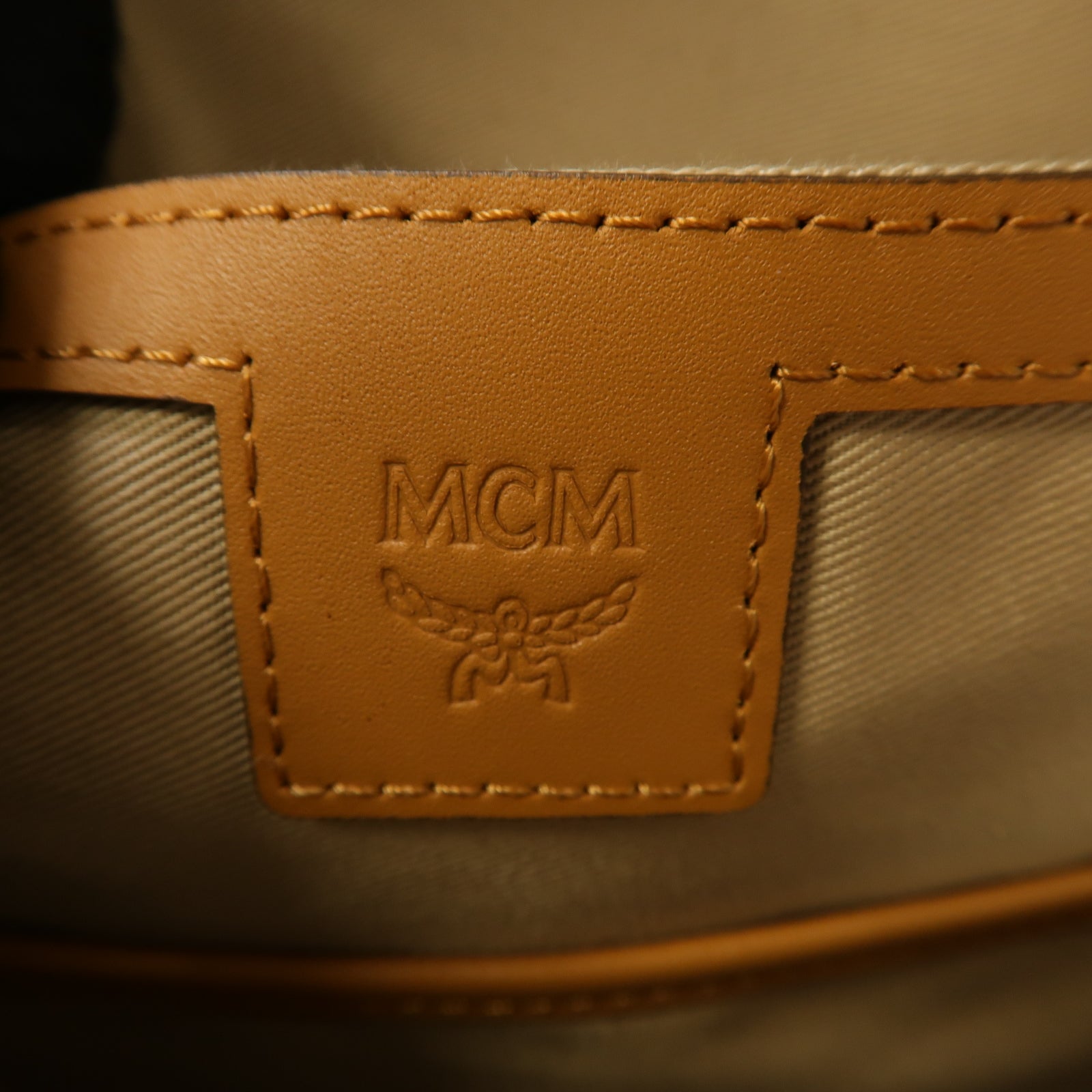 MCM 塗層帆布Backpack銀扣背包白色/黑色/棕色