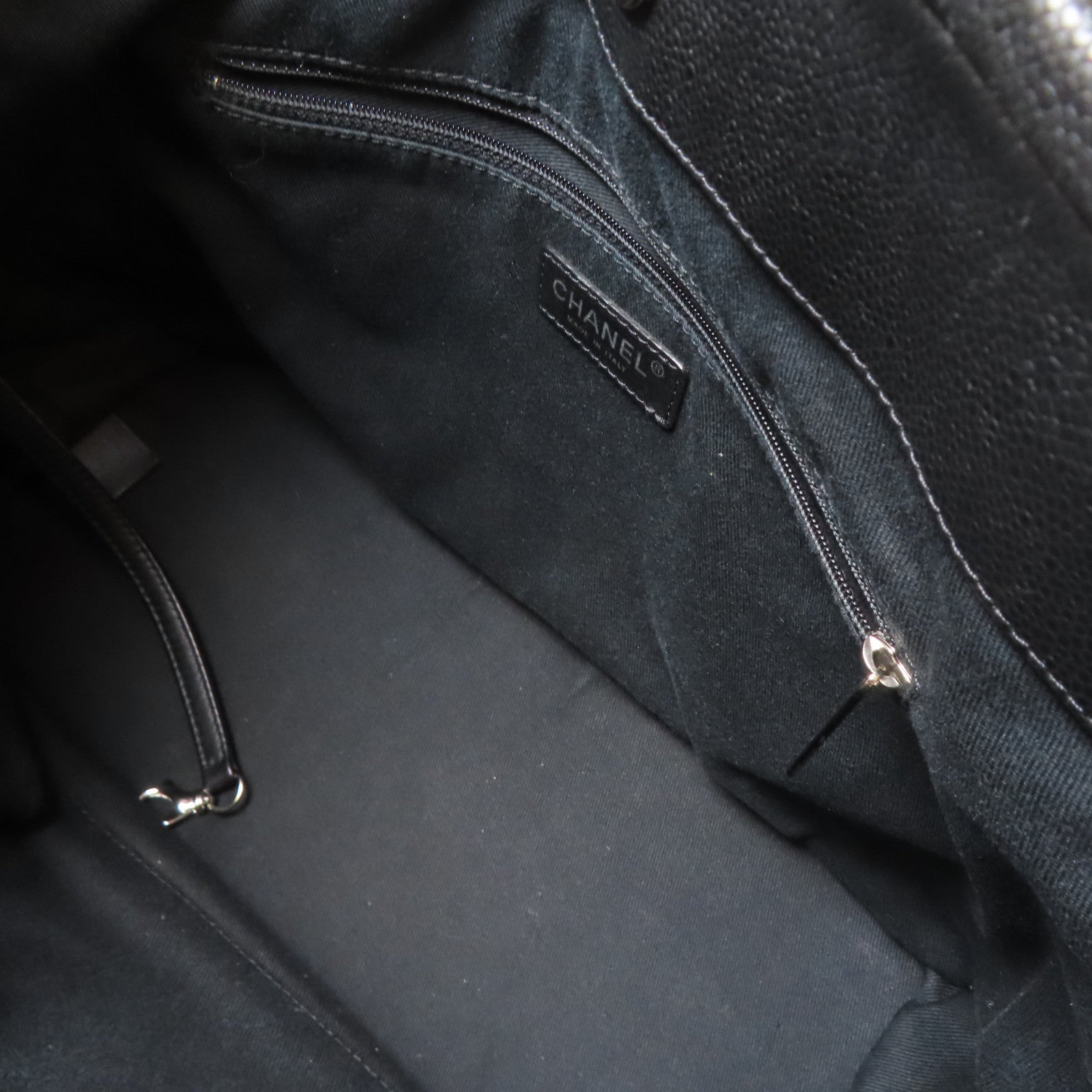 CHANEL 菱格Caviar皮革Totebag銀扣鏈帶肩背袋黑色