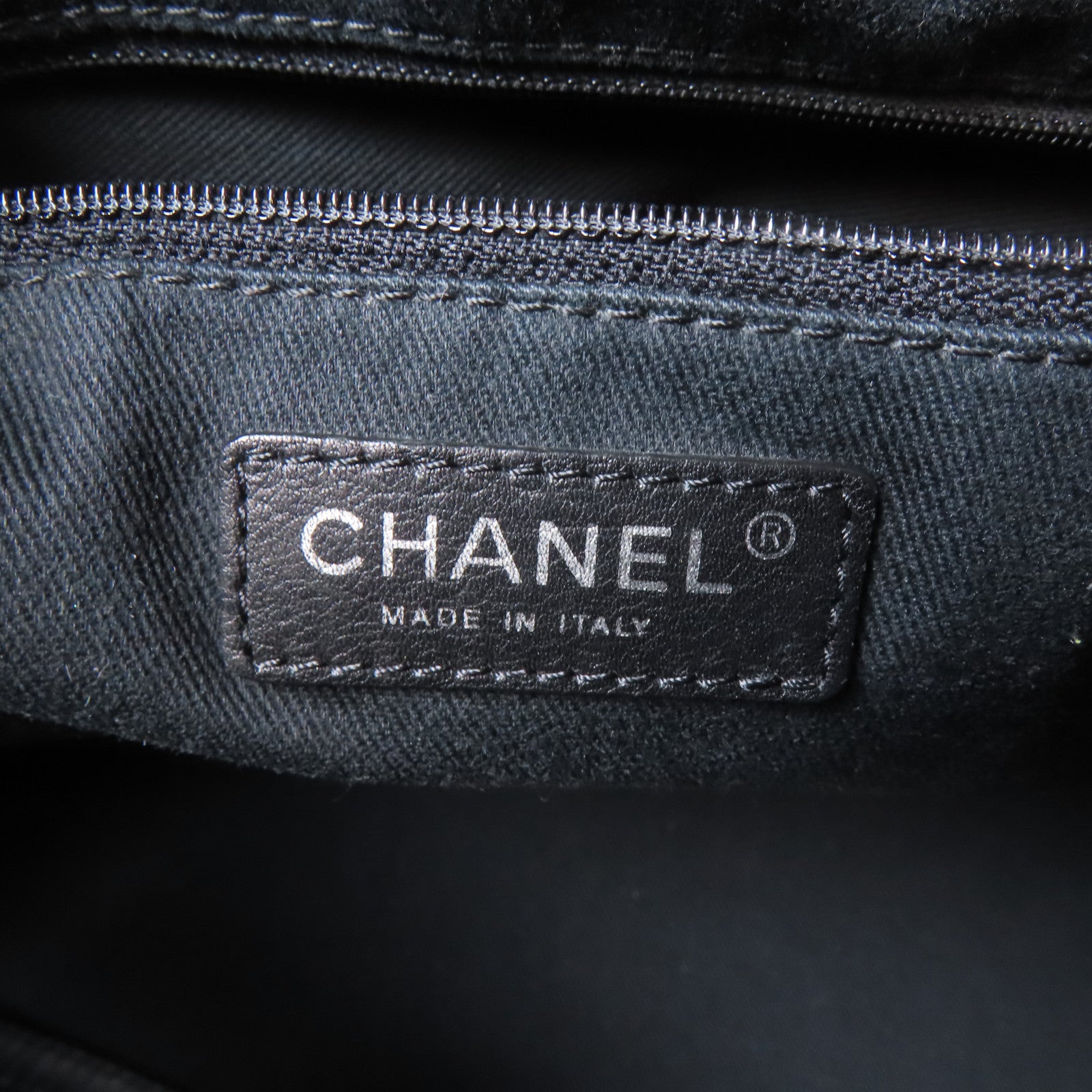 CHANEL 菱格Caviar皮革Totebag銀扣鏈帶肩背袋黑色