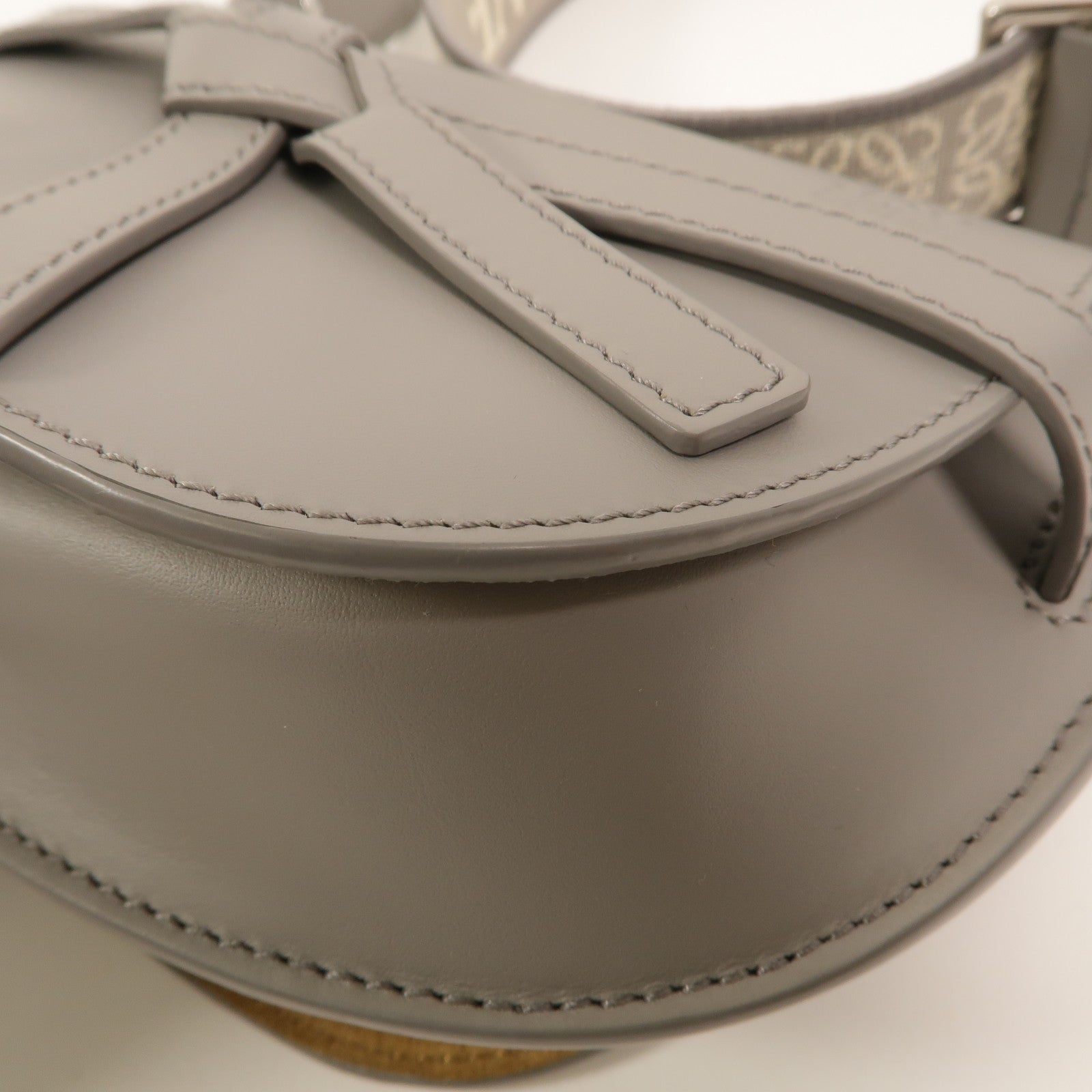 LOEWE 牛皮皮革Mini Gate肩背袋