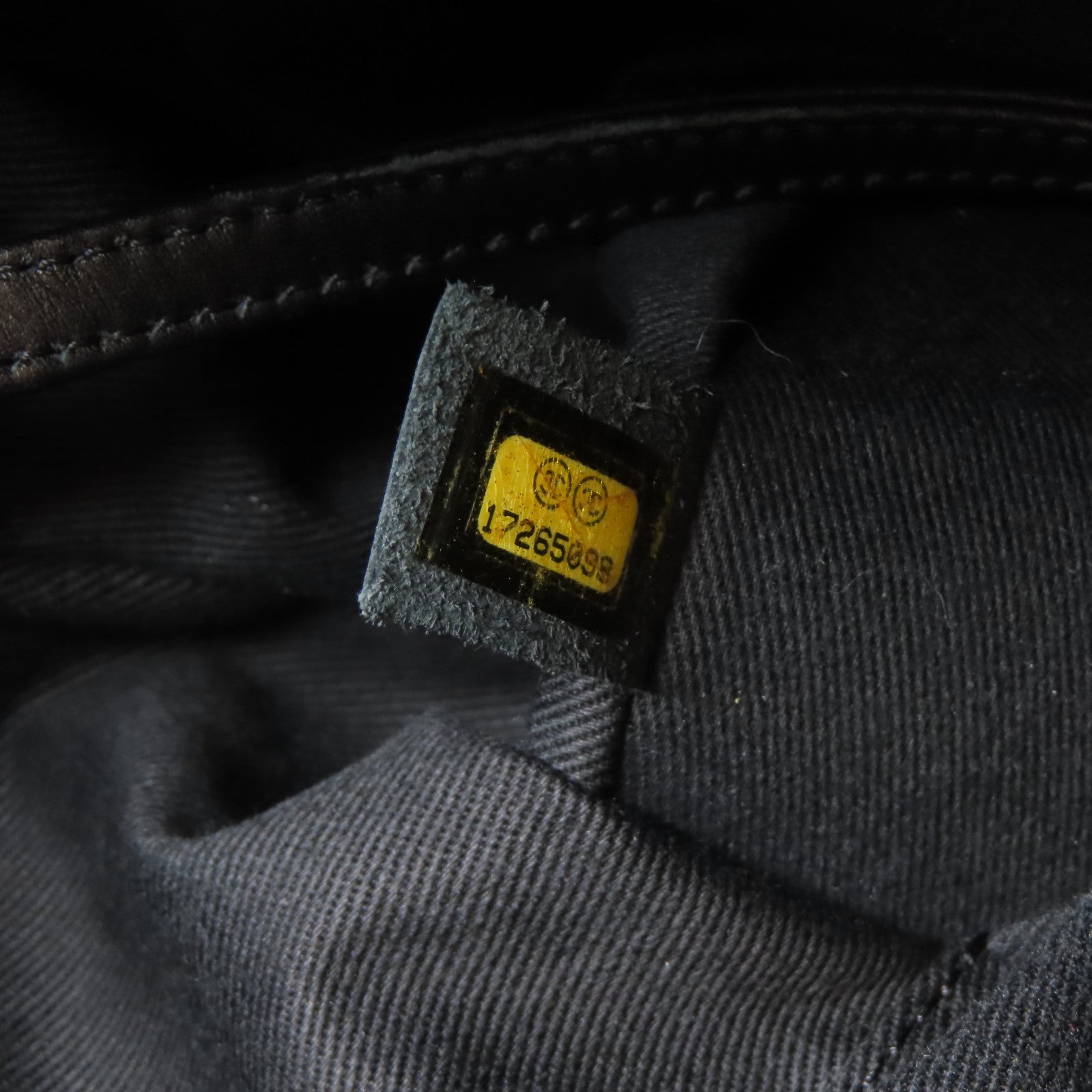 CHANEL 菱格Caviar皮革Totebag銀扣鏈帶肩背袋黑色