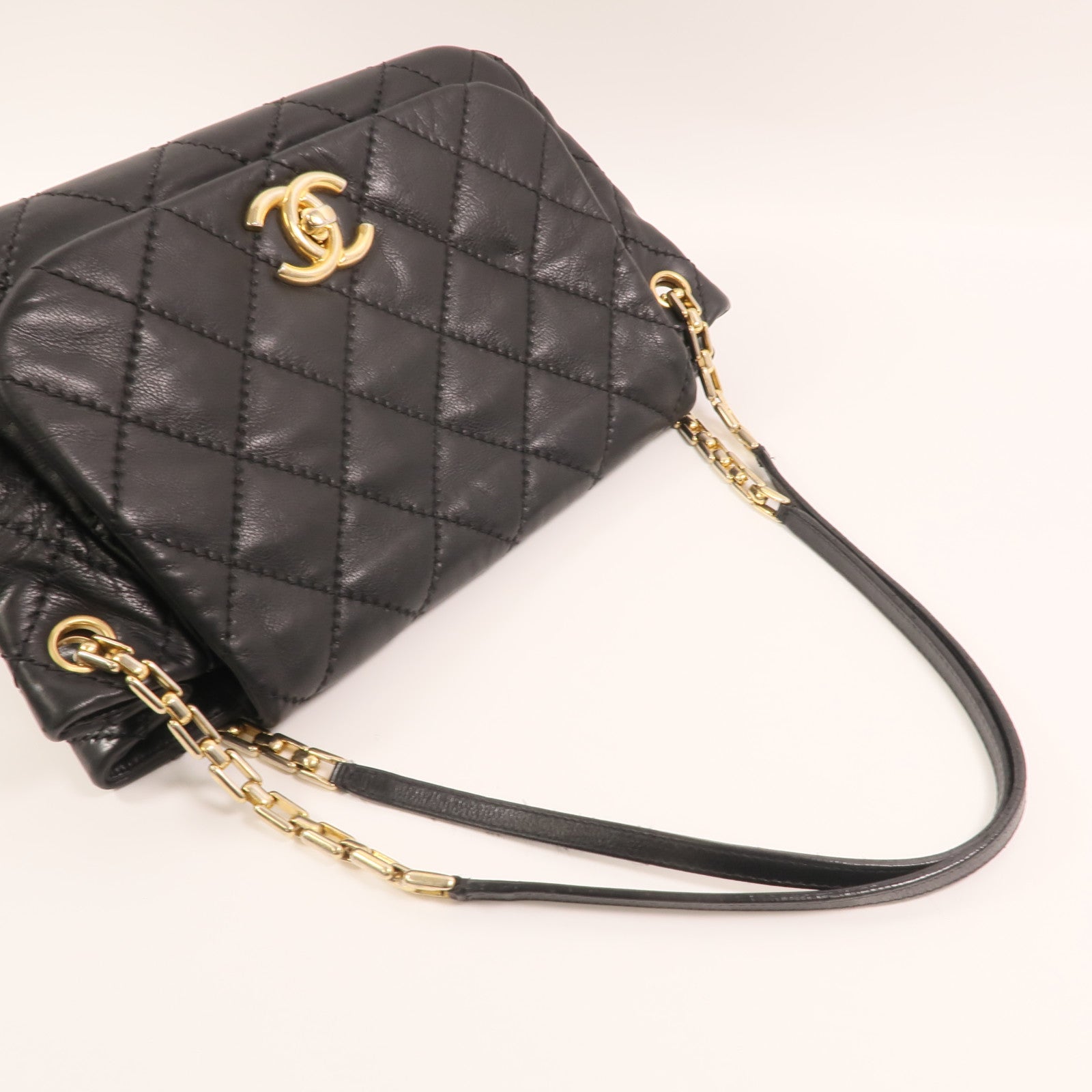 CHANEL 牛皮皮革Chain Shoulder金扣肩背袋