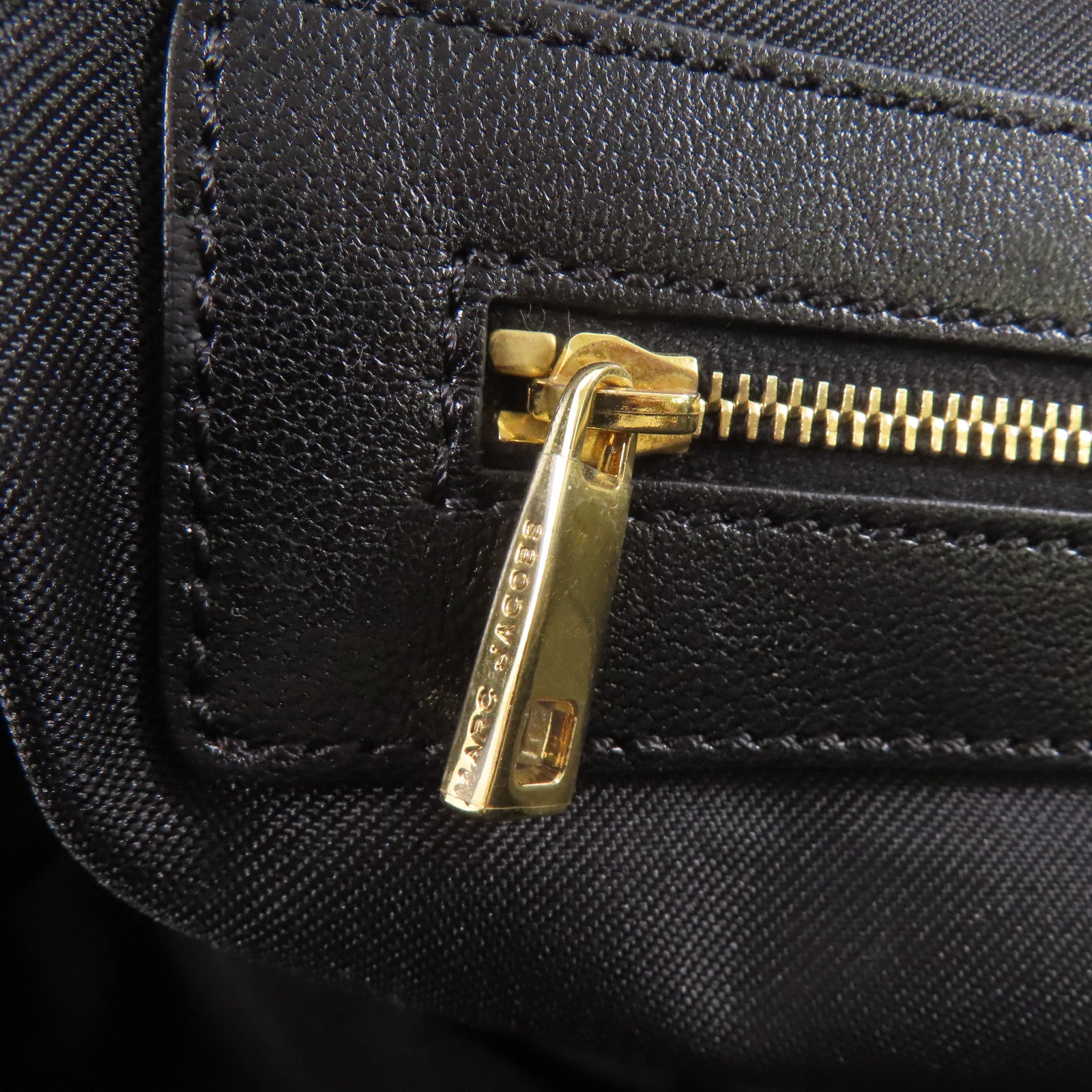 MARC JACOBS 牛皮皮革Handbag金扣手挽袋黑色