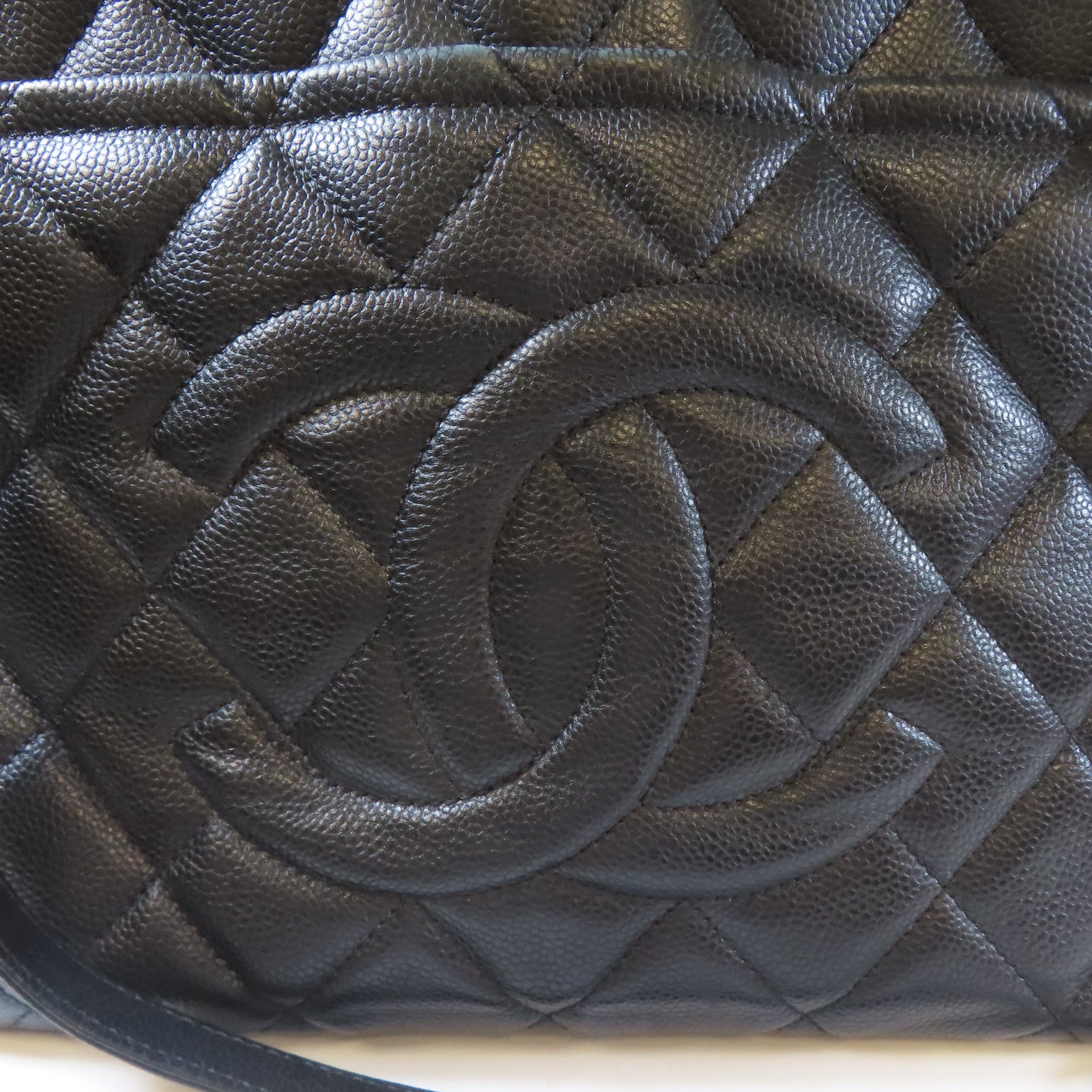 CHANEL 菱格Caviar皮革Totebag銀扣鏈帶肩背袋黑色