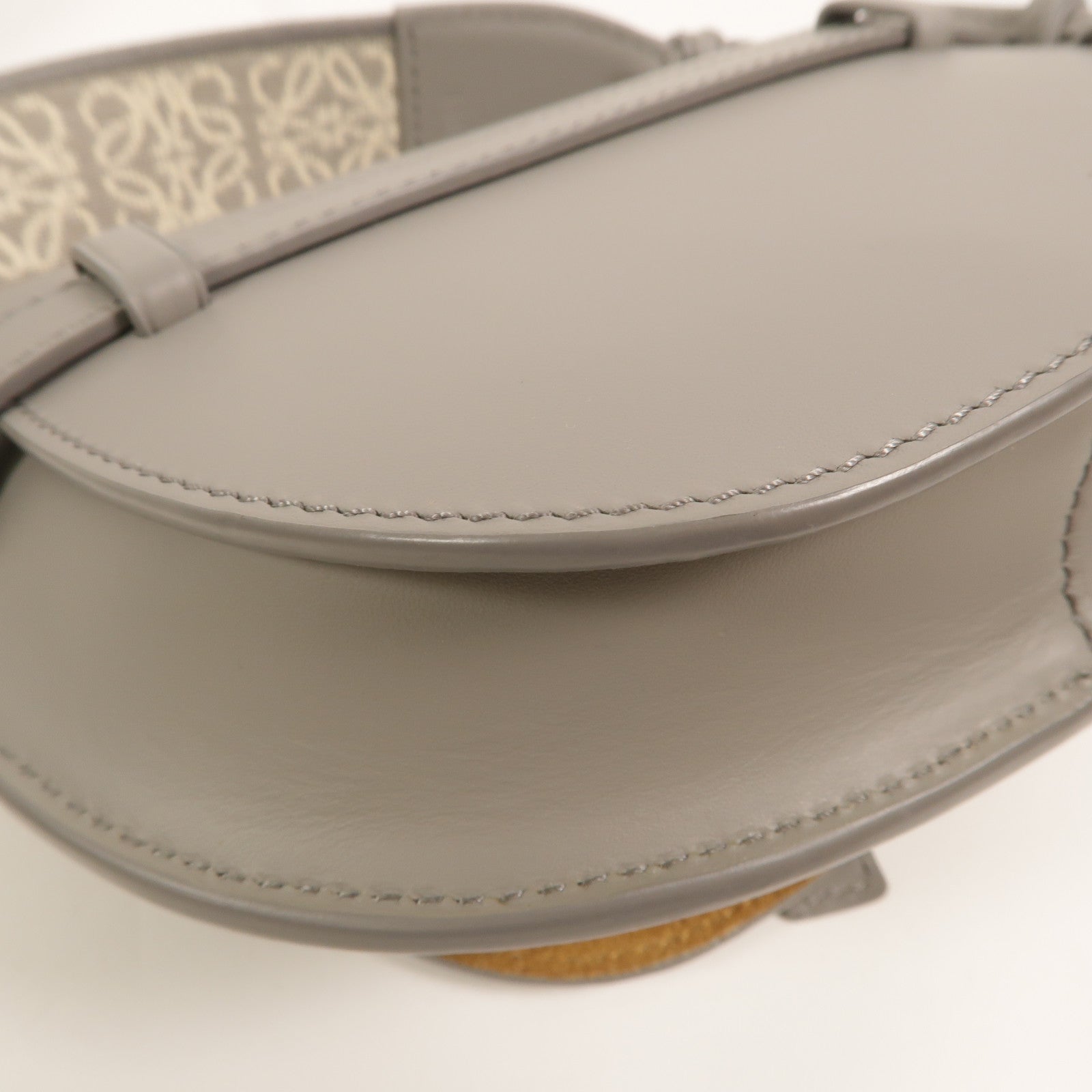 LOEWE 牛皮皮革Mini Gate肩背袋