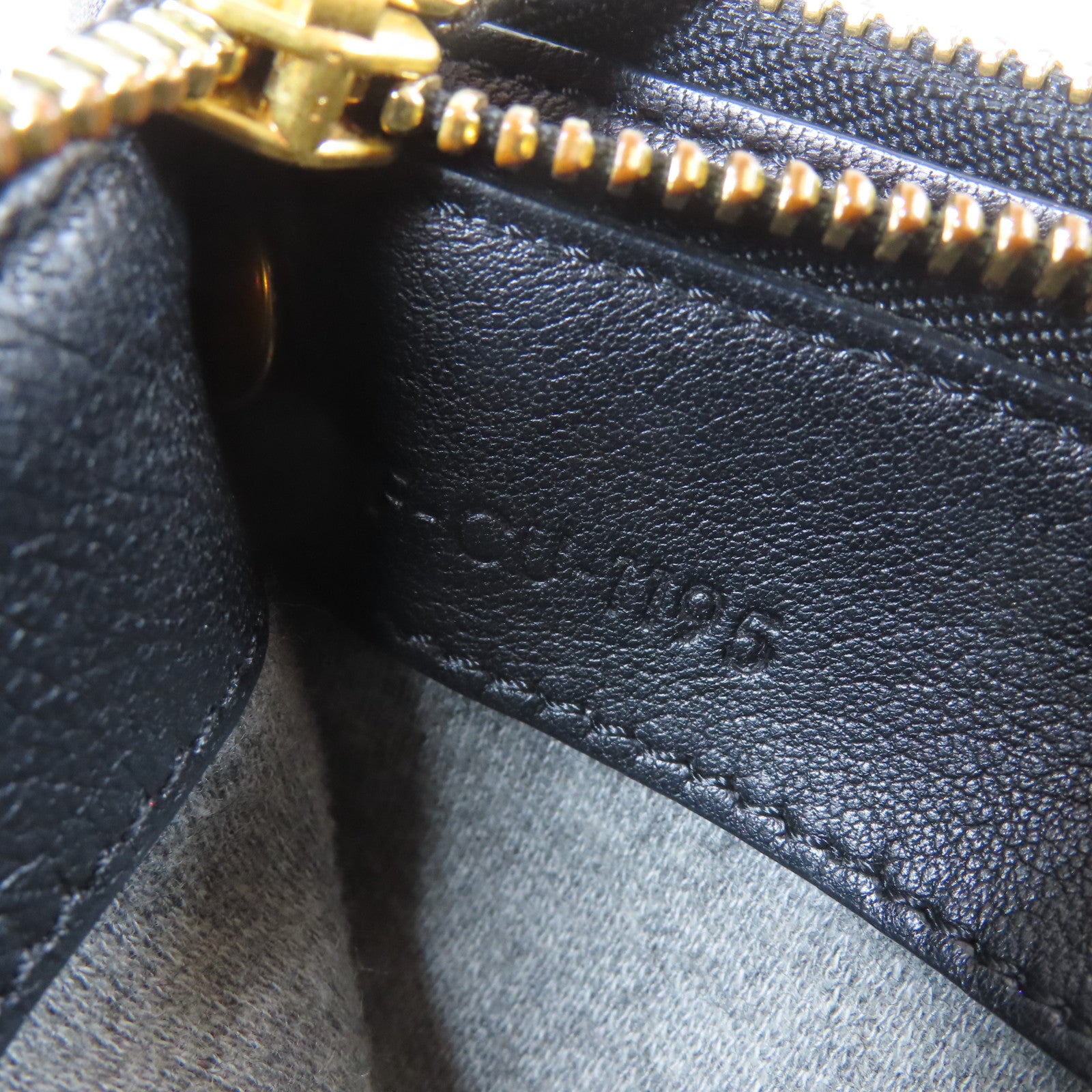 CELINE 羊皮皮革Trio金扣肩背袋黑色