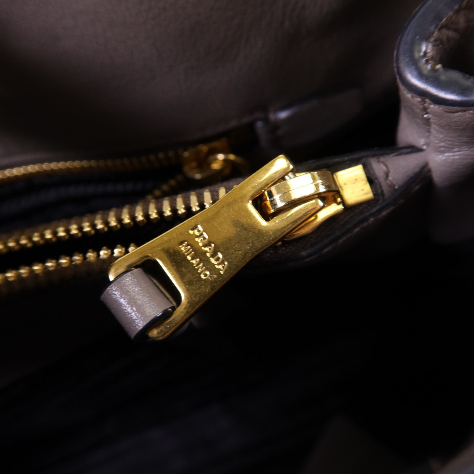 PRADA 牛皮皮革2 Way Shoulder Bag金扣手挽肩背兩用袋