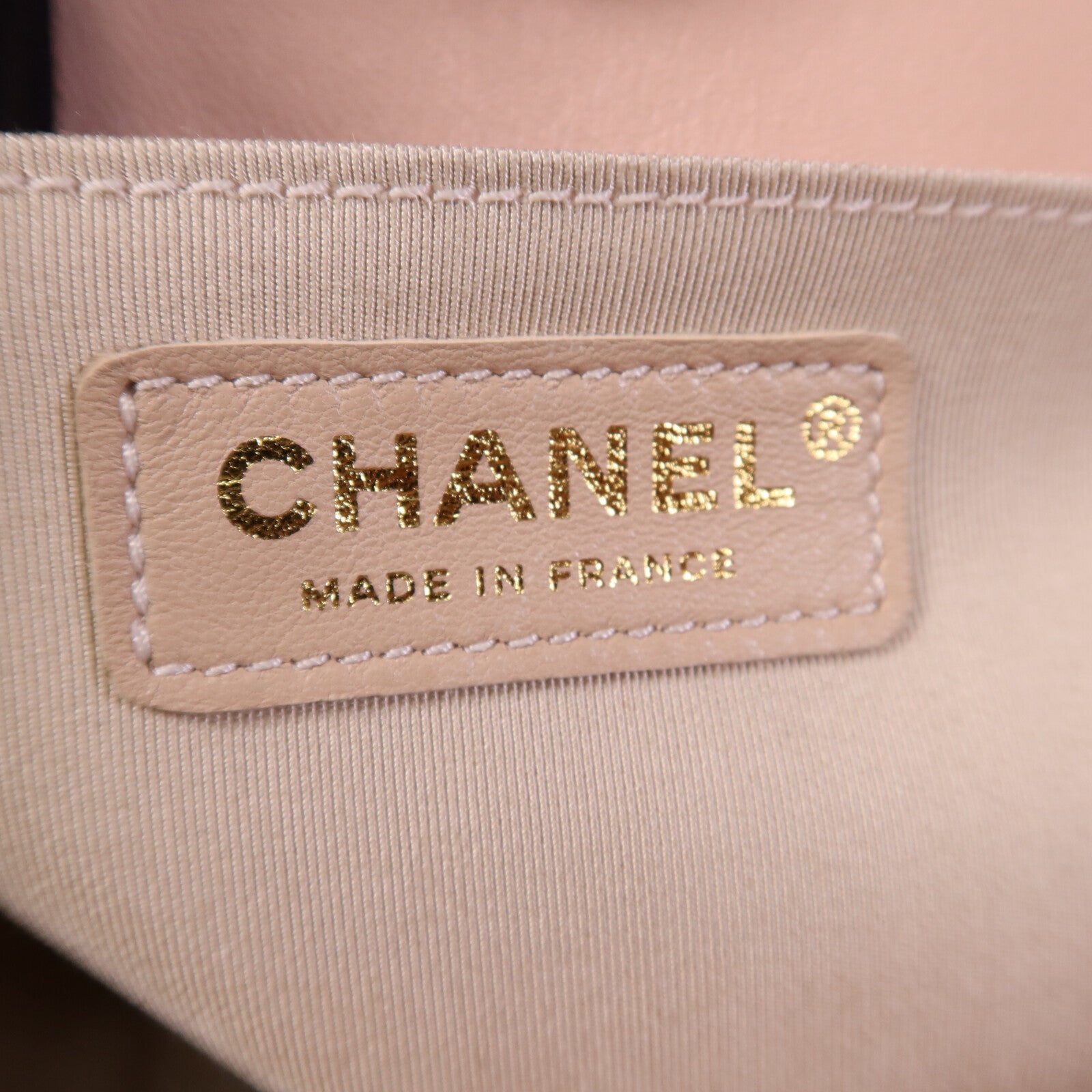 CHANEL 漆皮皮革Boy 25金扣鏈帶肩背袋