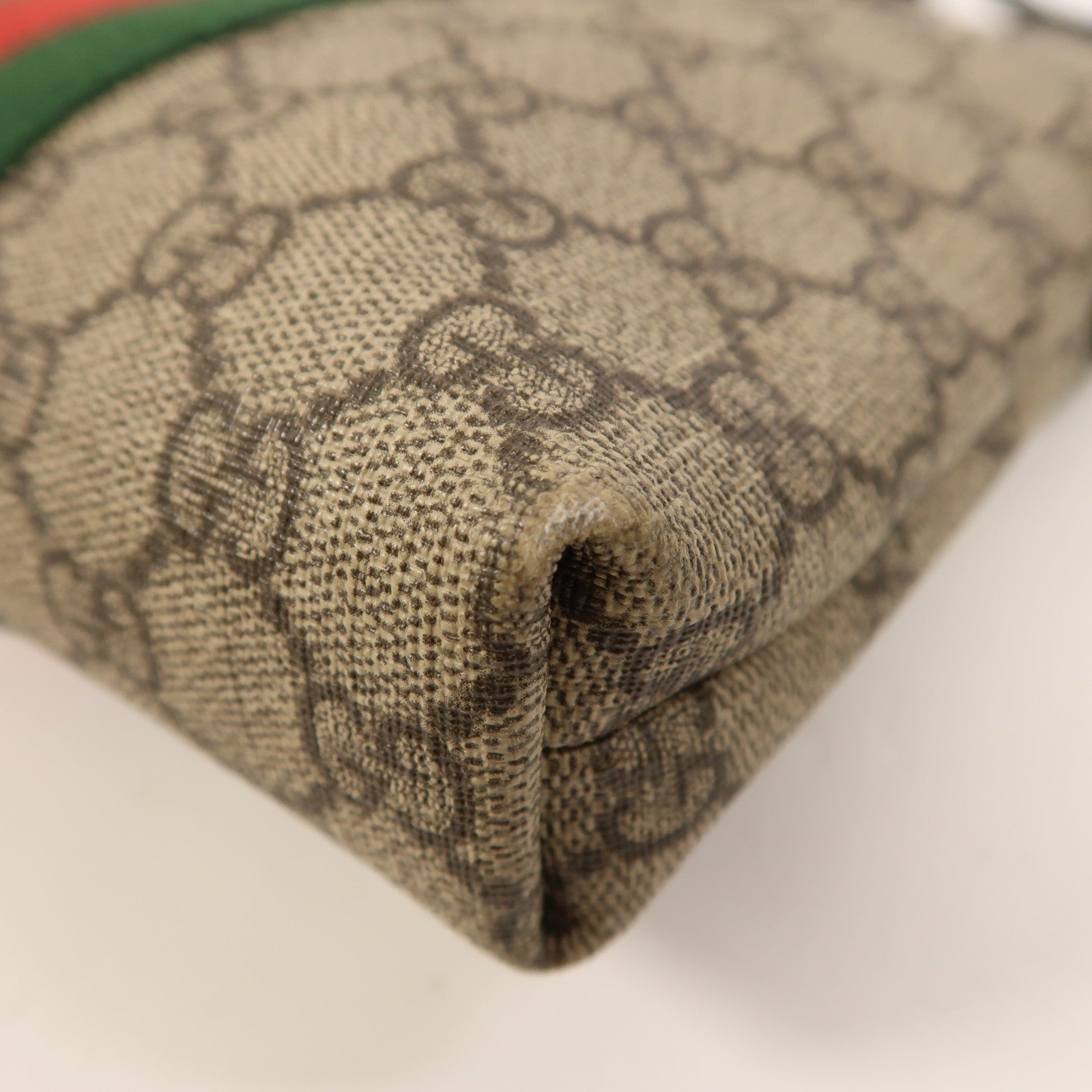 GUCCI 塗層帆布GG Supreme Shoulder Bag銀扣肩背袋