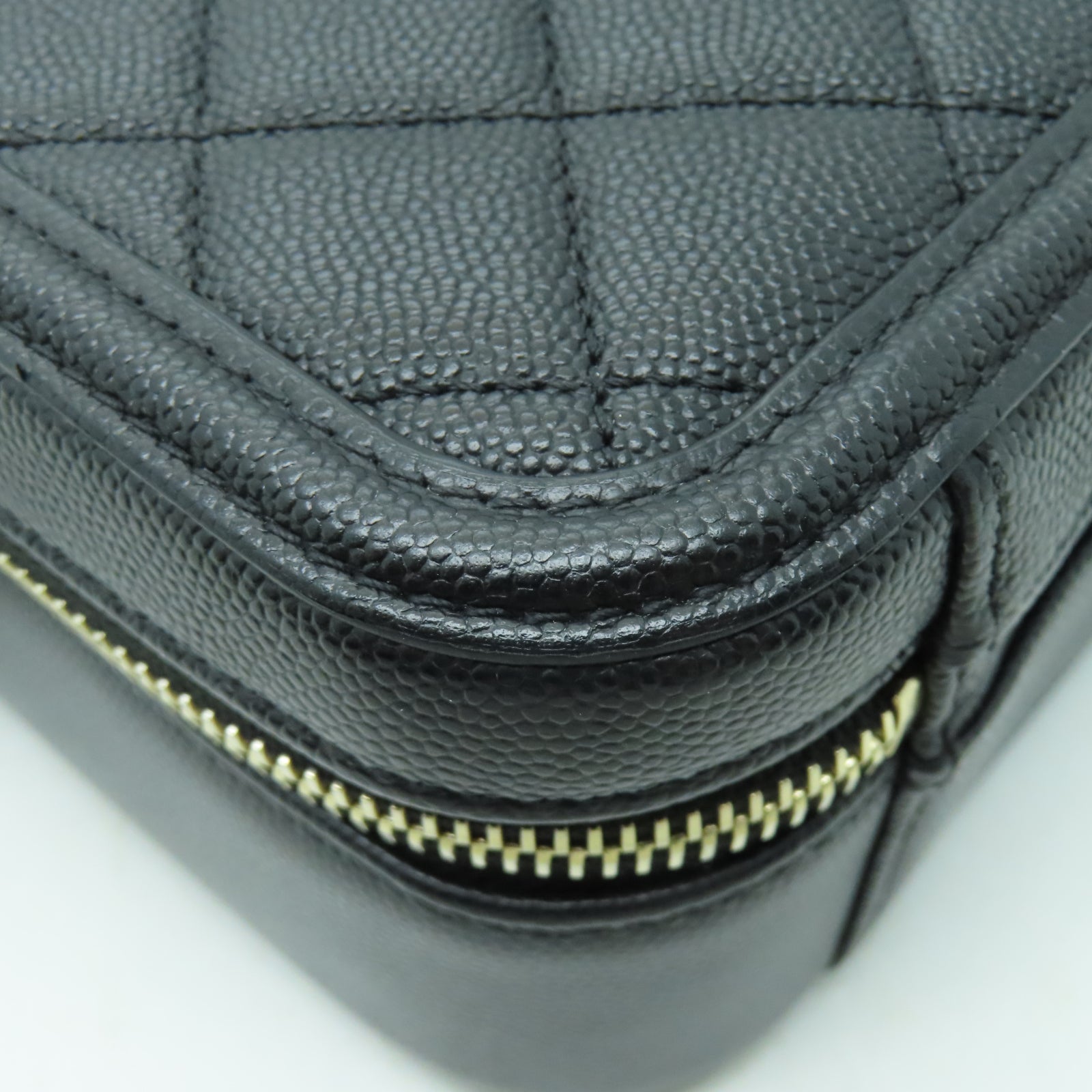 CHANEL 菱格牛皮皮革Chain Shoulder金扣鏈帶肩背袋黑色