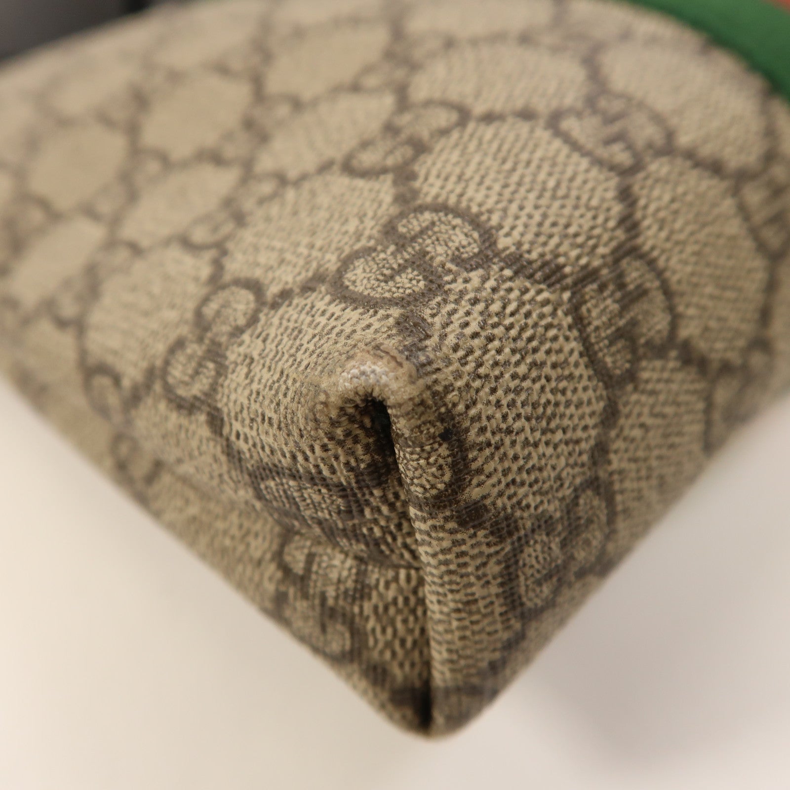 GUCCI 塗層帆布GG Supreme Shoulder Bag銀扣肩背袋