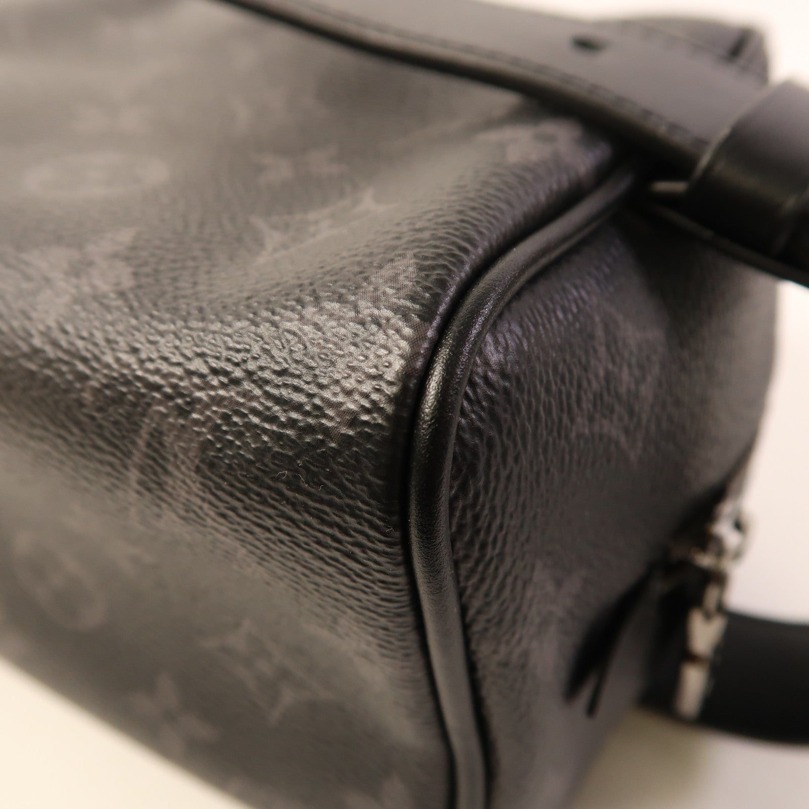 LOUIS VUITTON Monogram Eclipse Trousse Toilette Locker Dopp Kit手拿包