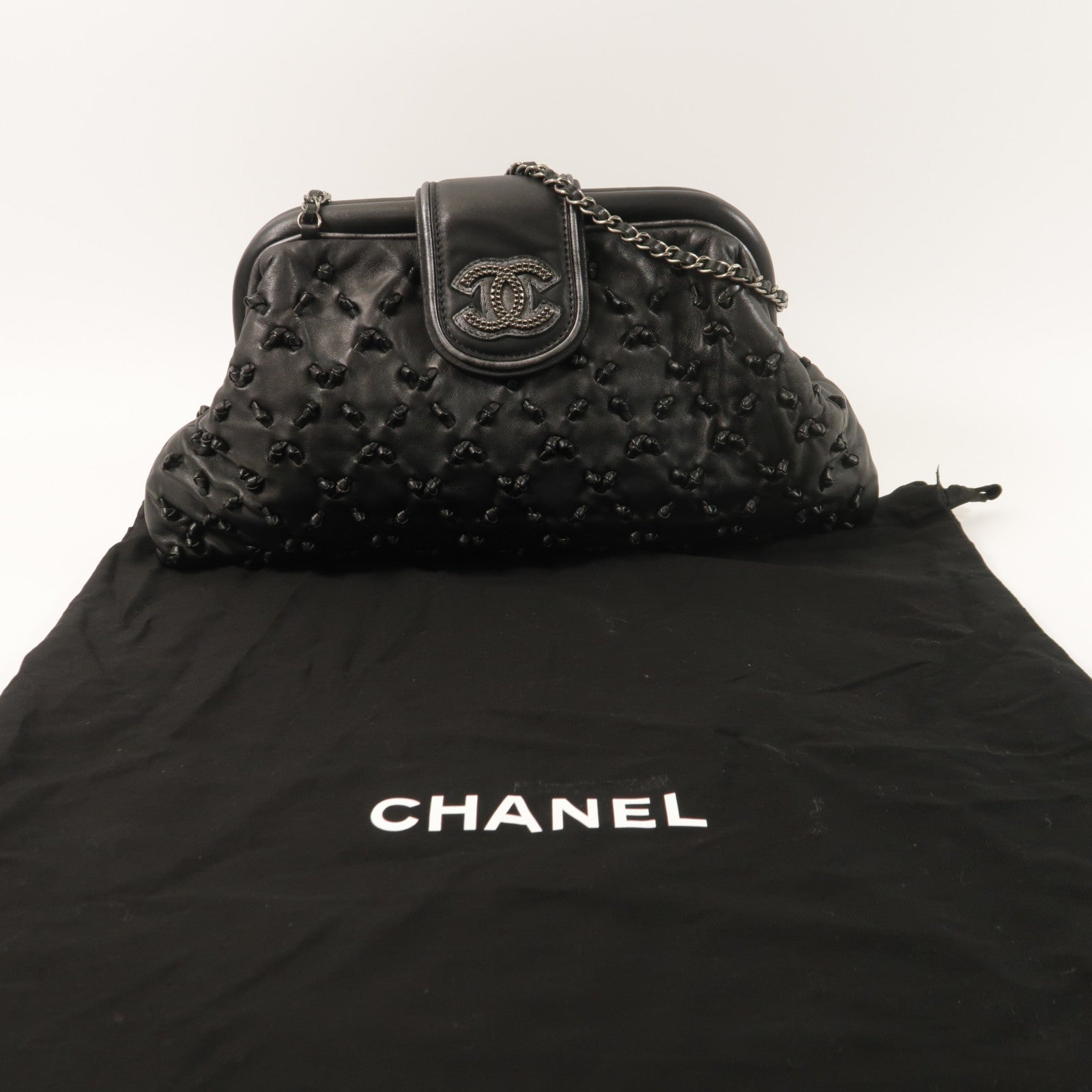CHANEL 羊皮皮革Chic Knot Clutch Bag鏈帶肩背袋