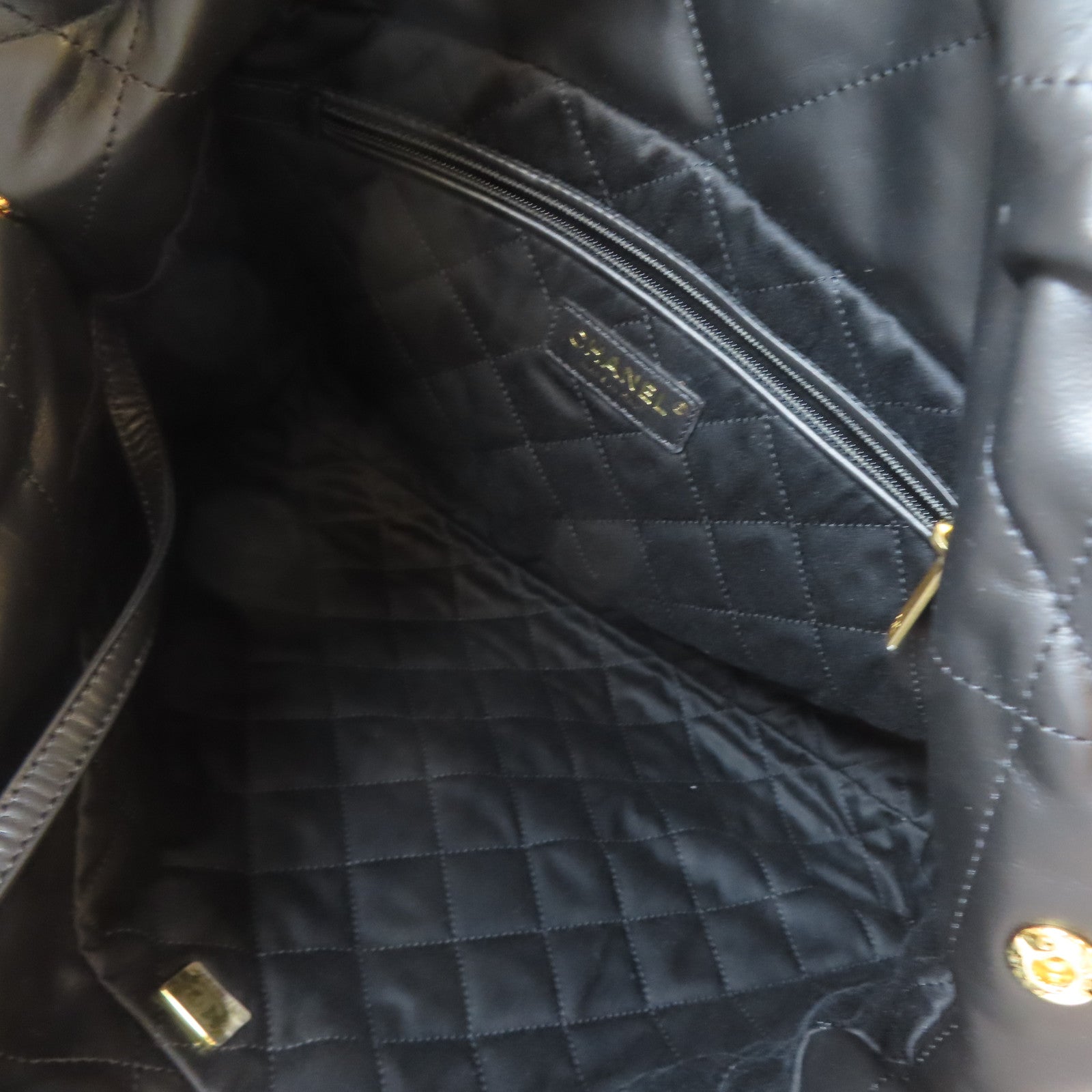 CHANEL 菱格羊皮皮革Chanel 22 Chain Shoulder Bag金扣鏈帶肩背袋黑色