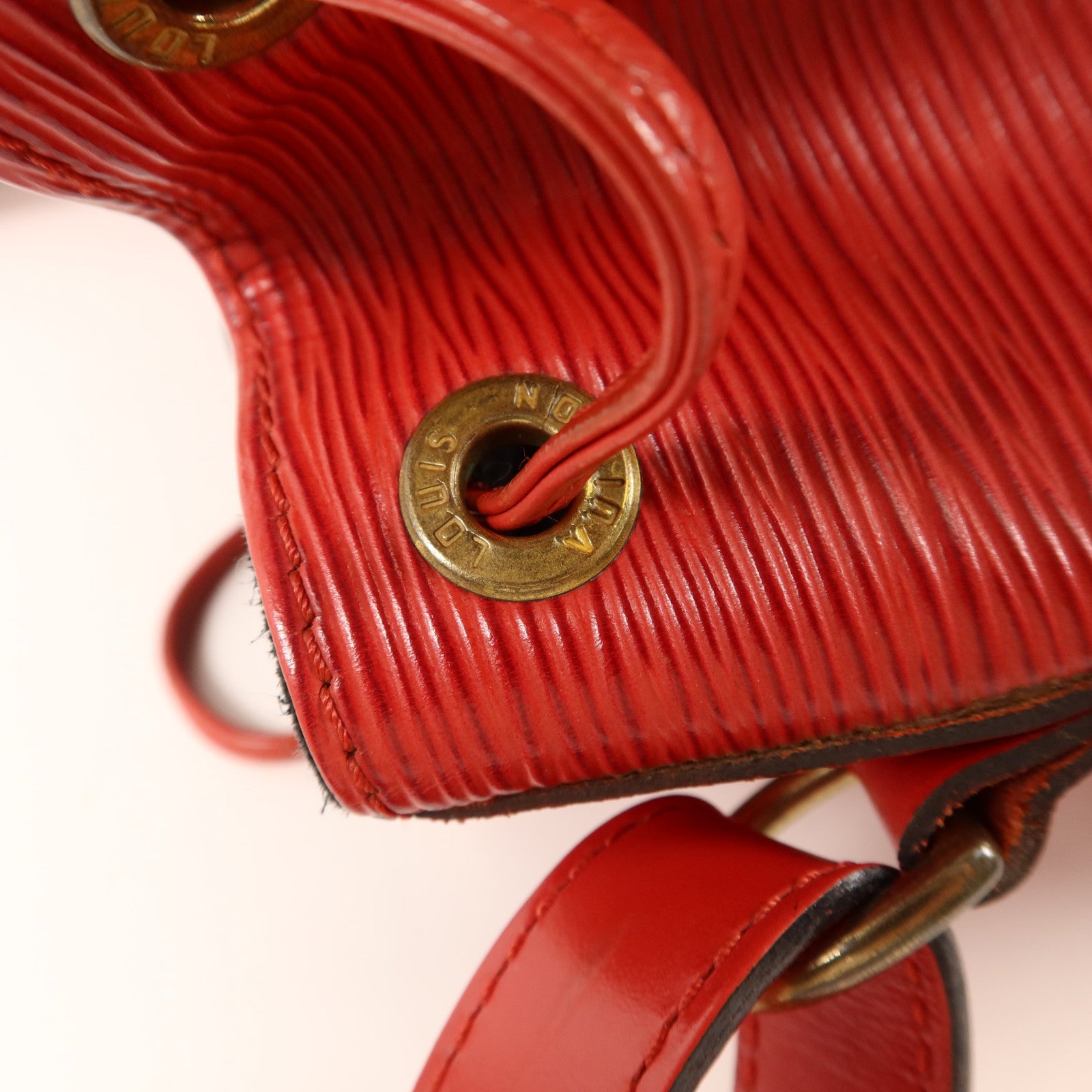 LOUIS VUITTON 【激減優惠】Epi Petit Noe金扣肩背袋