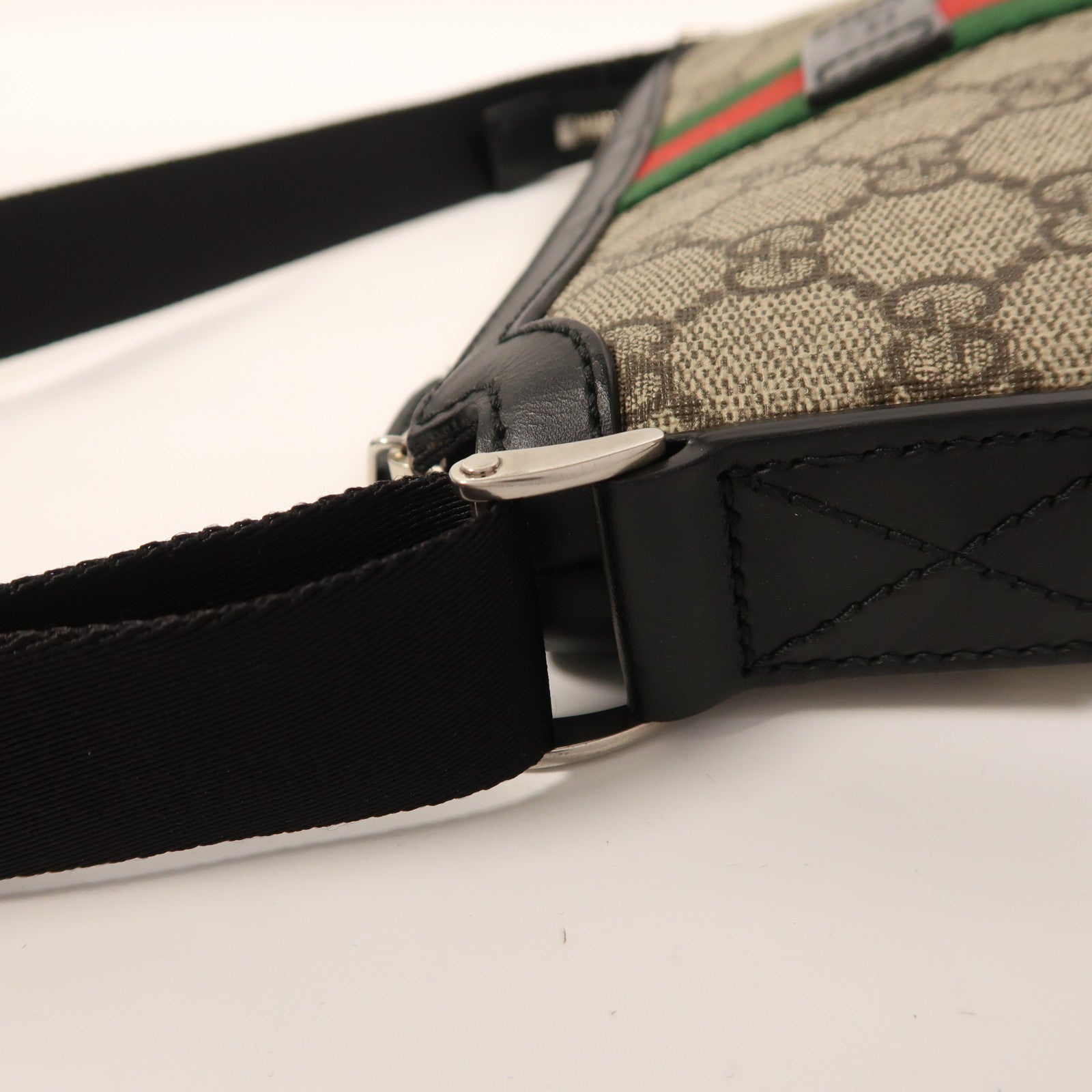 GUCCI 塗層帆布GG Supreme Shoulder Bag銀扣肩背袋