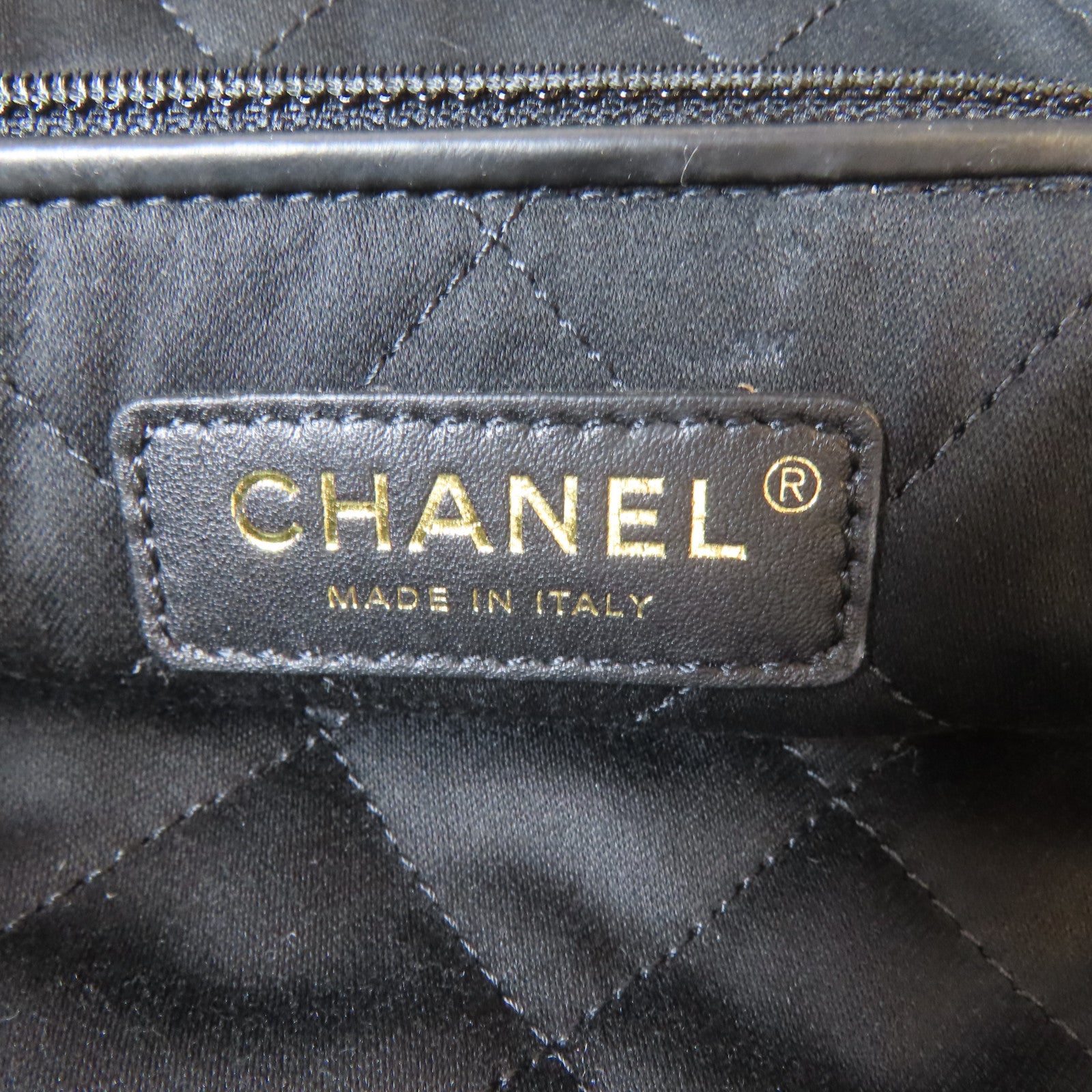 CHANEL 菱格羊皮皮革Chanel 22 Chain Shoulder Bag金扣鏈帶肩背袋黑色