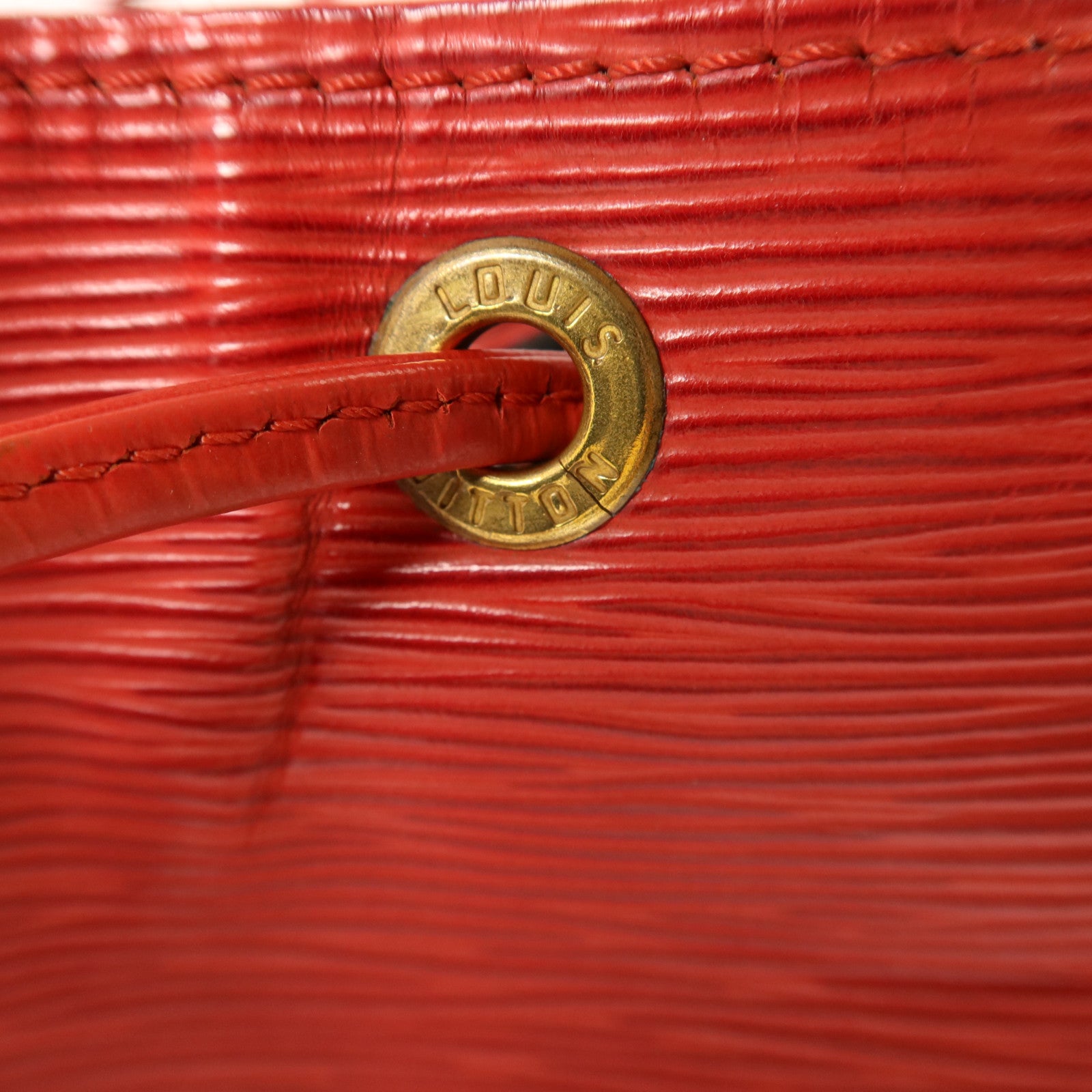 LOUIS VUITTON 【激減優惠】Epi Petit Noe金扣肩背袋