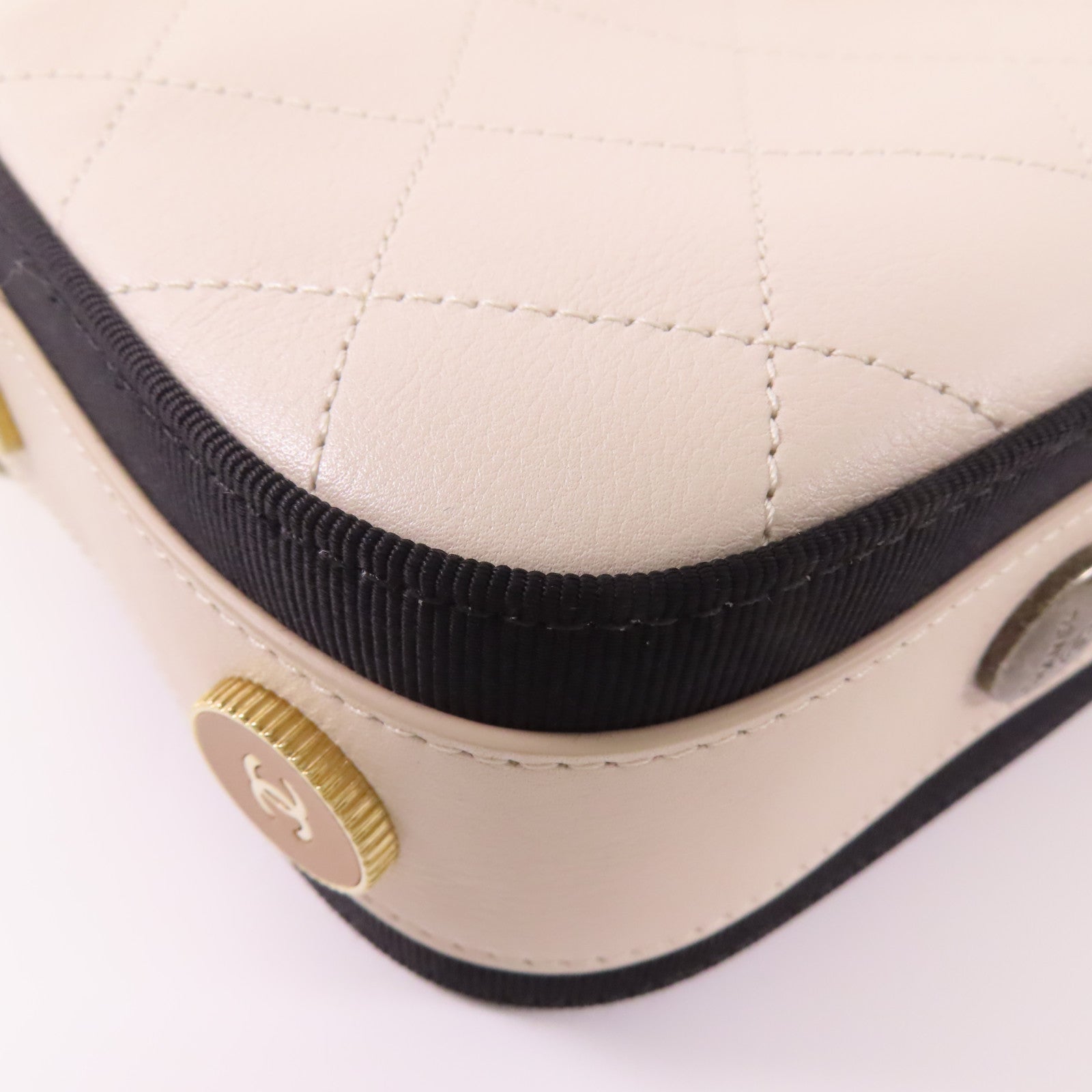 CHANEL 牛皮皮革Camera Bag金扣鏈帶肩背袋