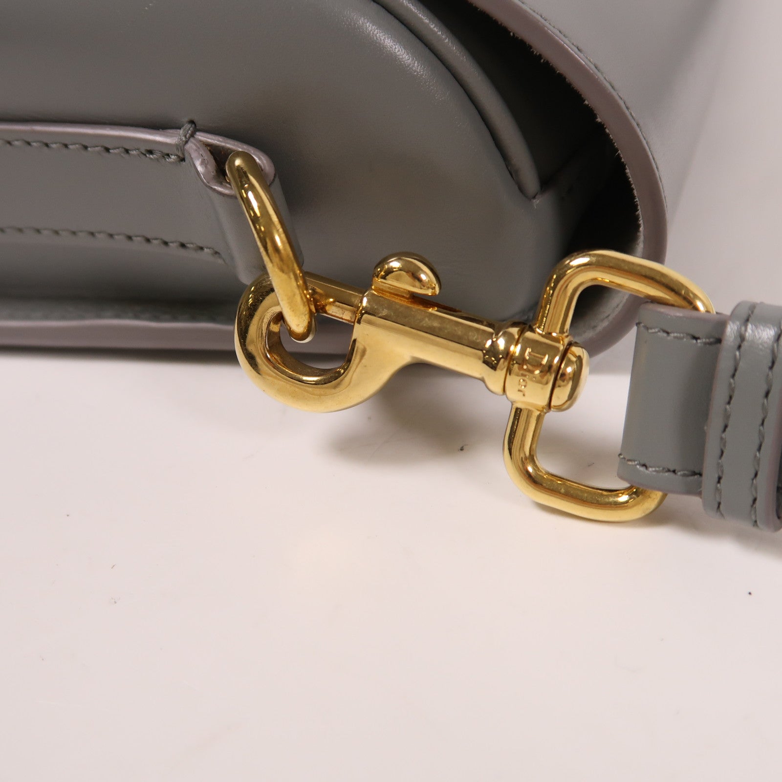 Dior 牛皮皮革Bobby Bag金扣肩背袋