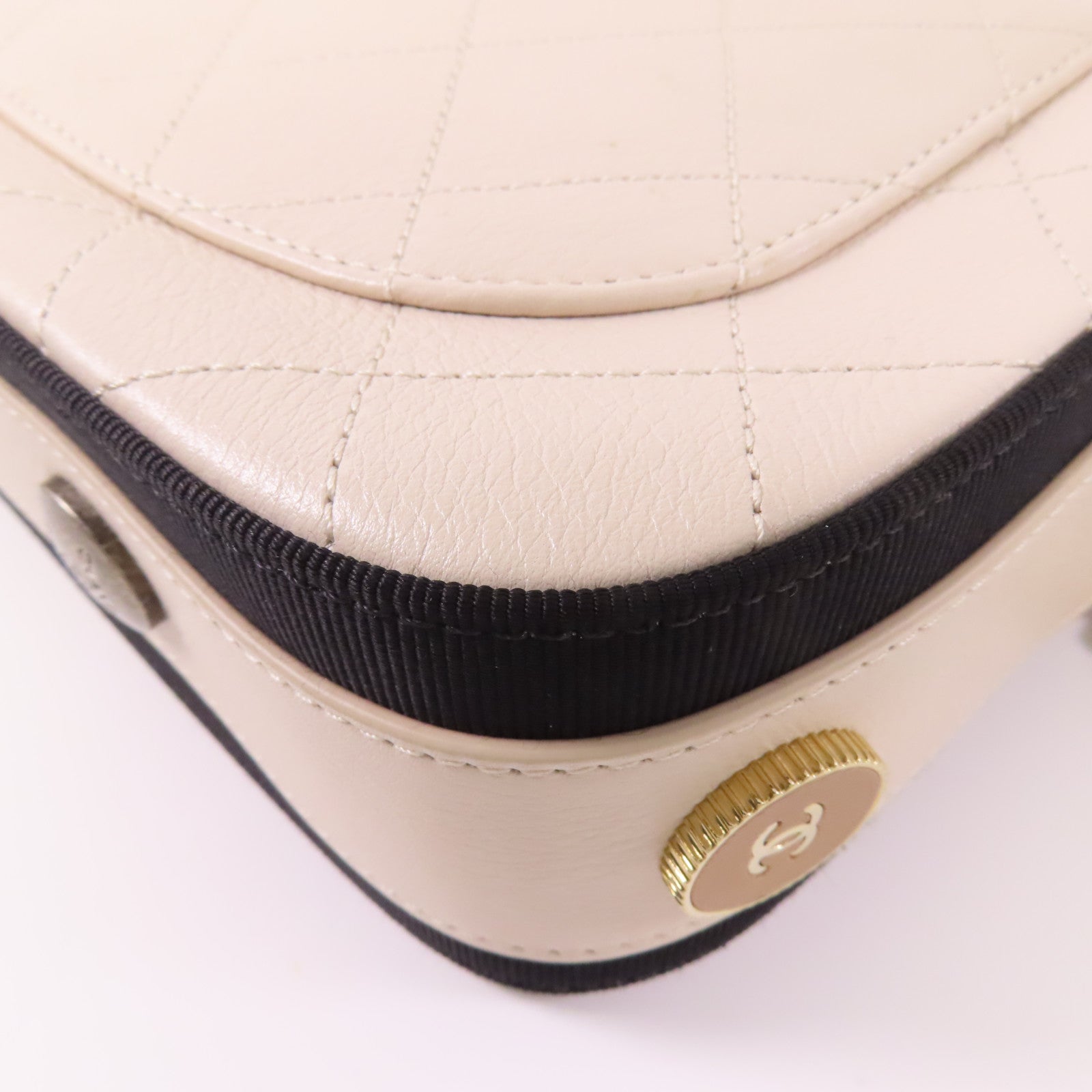 CHANEL 牛皮皮革Camera Bag金扣鏈帶肩背袋