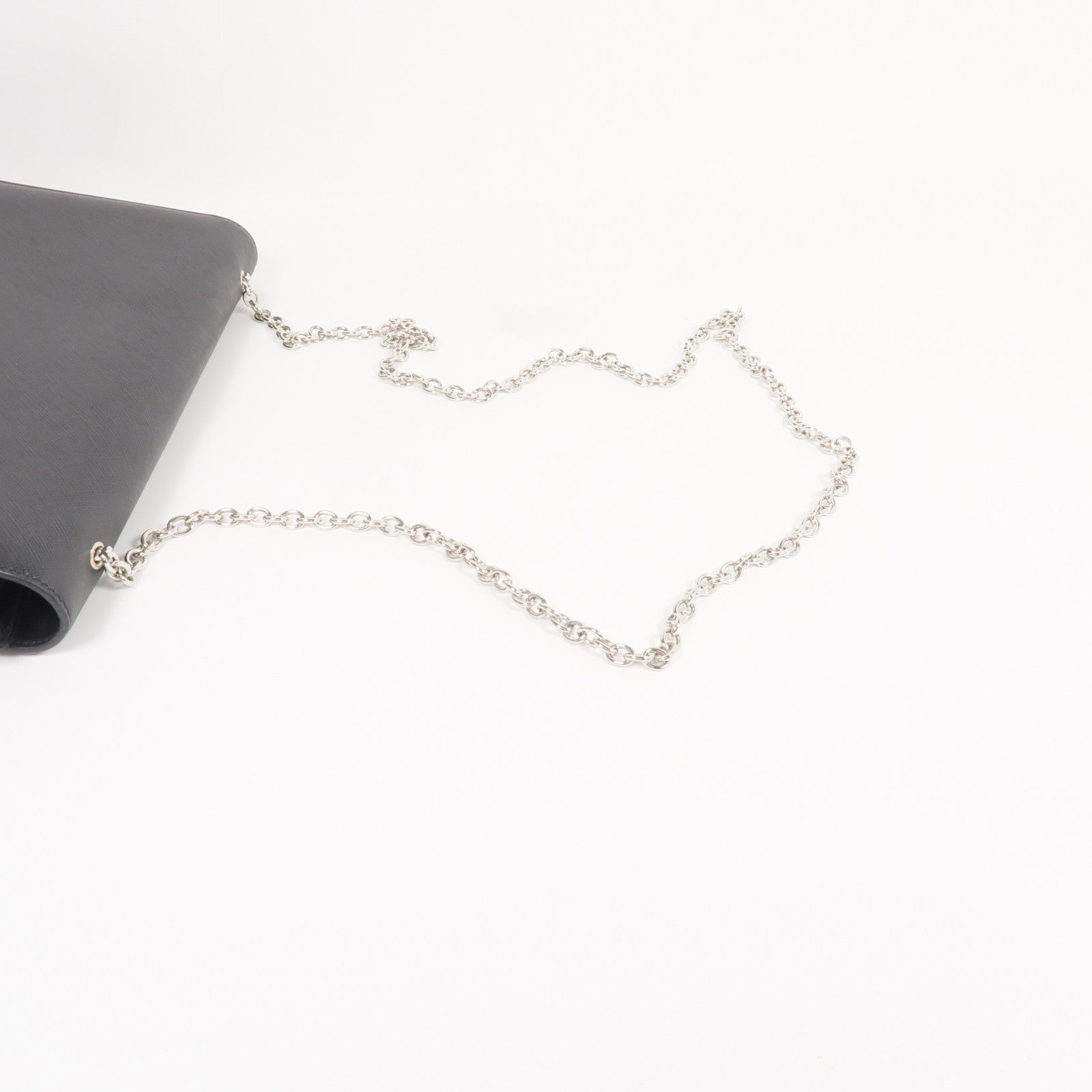 Salvatore Ferragamo 牛皮皮革Shoulder Bag銀扣鏈帶肩背袋