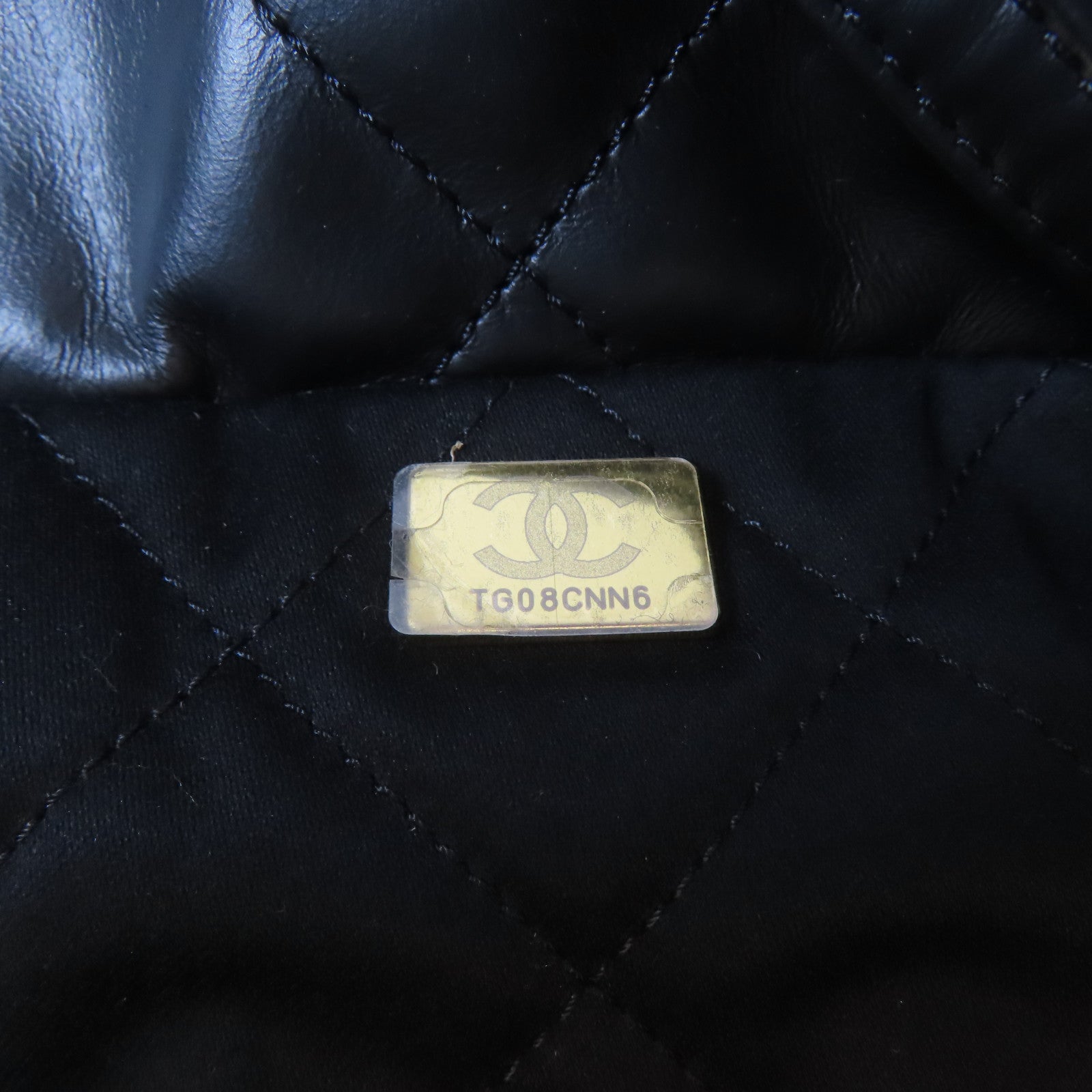 CHANEL 菱格羊皮皮革Chanel 22 Chain Shoulder Bag金扣鏈帶肩背袋黑色