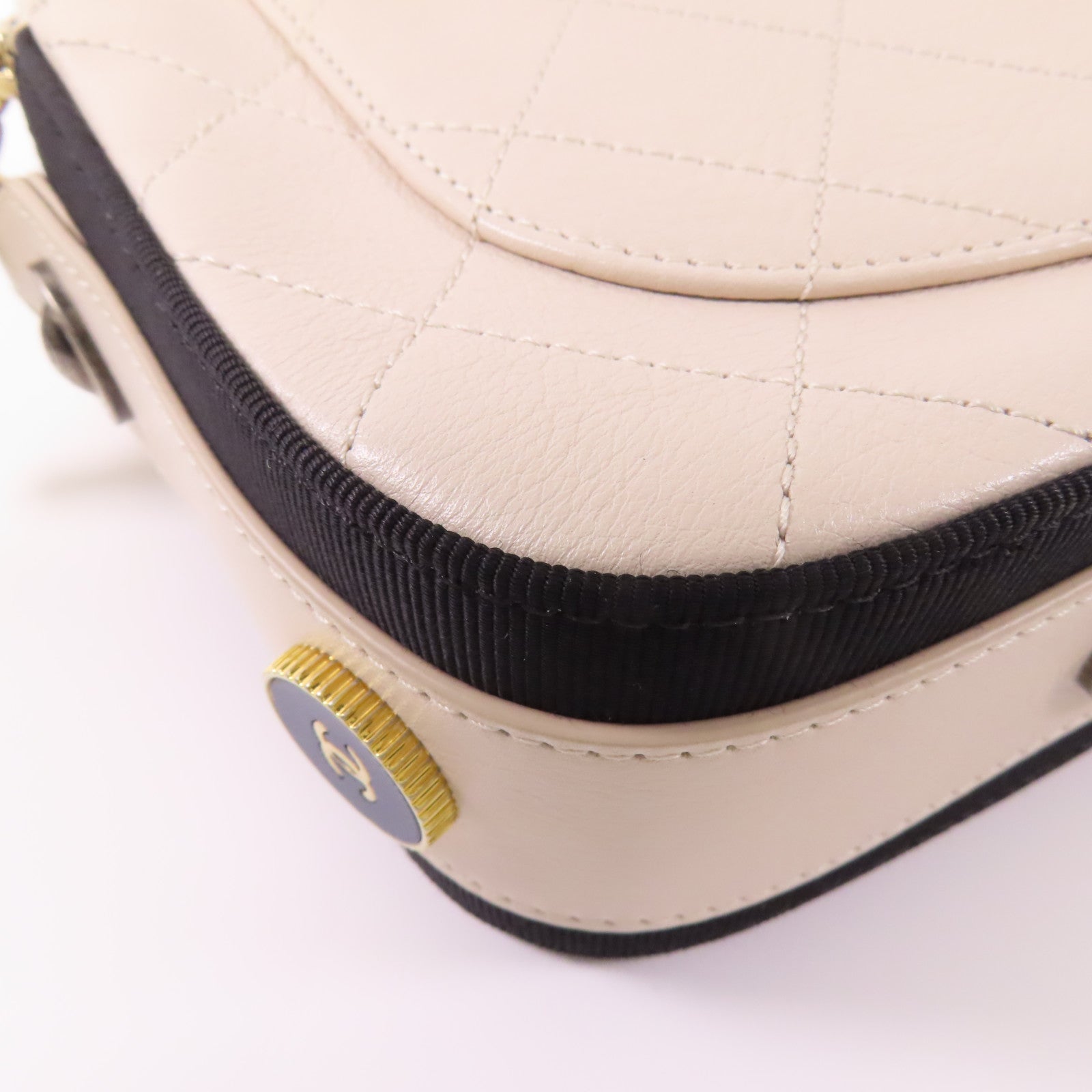 CHANEL 牛皮皮革Camera Bag金扣鏈帶肩背袋