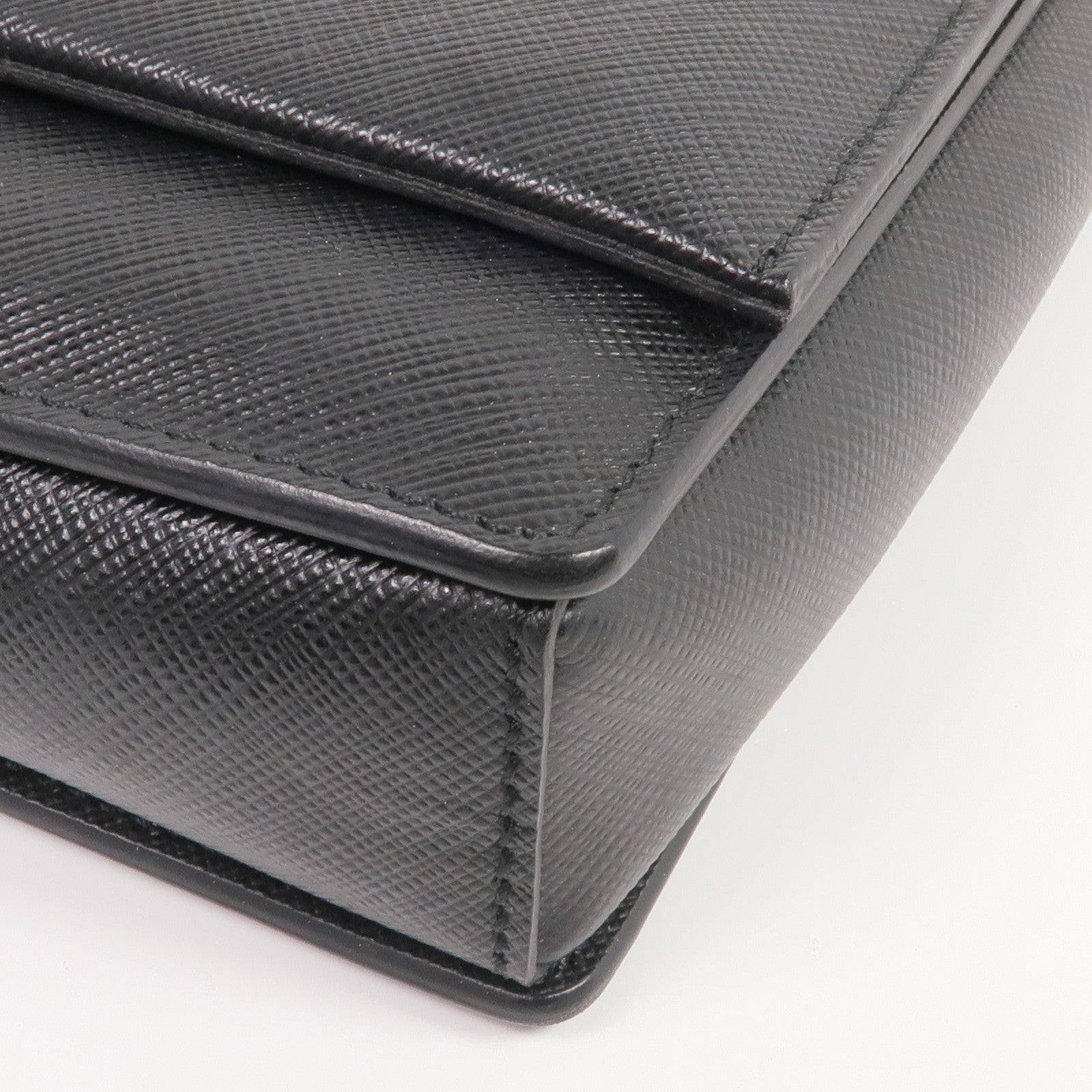 Salvatore Ferragamo 牛皮皮革Shoulder Bag銀扣鏈帶肩背袋