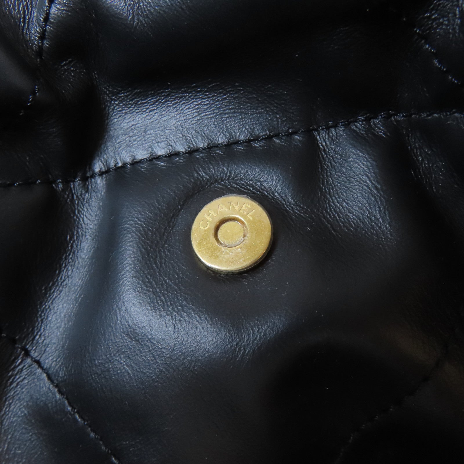 CHANEL 菱格羊皮皮革Chanel 22 Chain Shoulder Bag金扣鏈帶肩背袋黑色