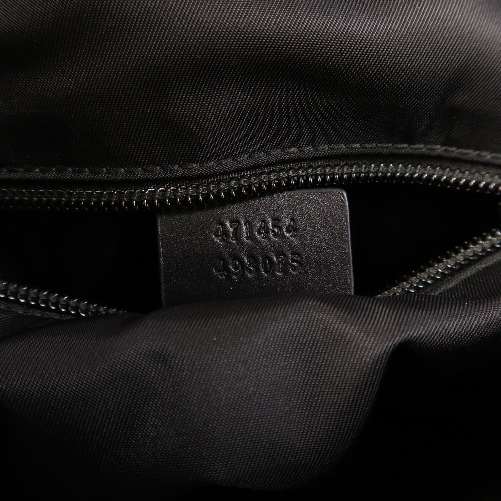 GUCCI 塗層帆布GG Supreme Shoulder Bag銀扣肩背袋