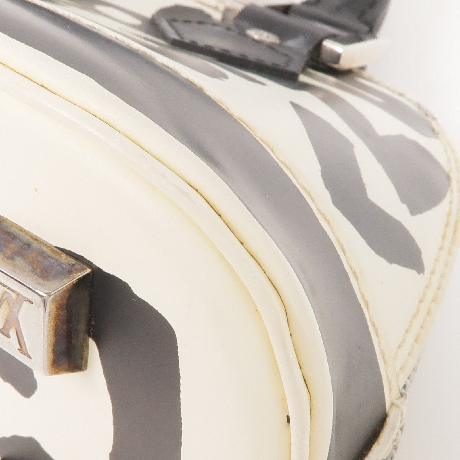 LOUIS VUITTON Monogram Graffiti Alma Horizontal Handbag銀扣手挽袋