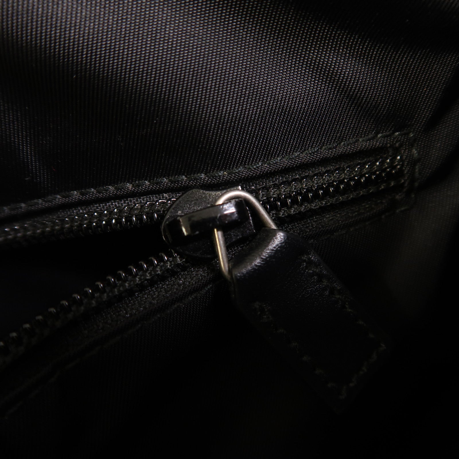 GUCCI 塗層帆布GG Supreme Shoulder Bag銀扣肩背袋