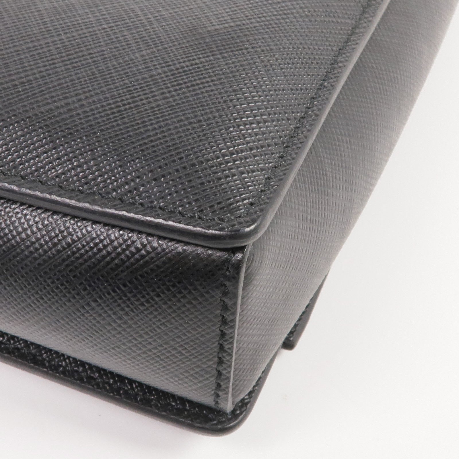 Salvatore Ferragamo 牛皮皮革Shoulder Bag銀扣鏈帶肩背袋