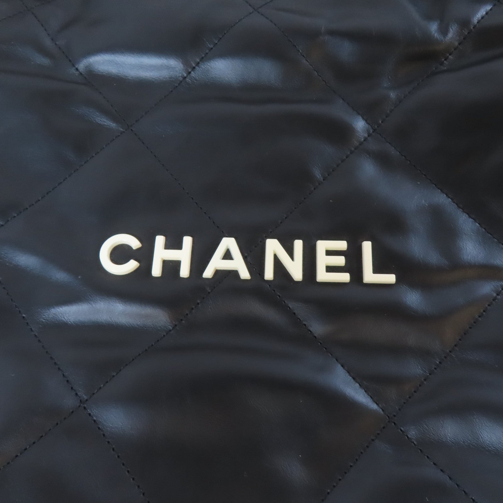 CHANEL 菱格羊皮皮革Chanel 22 Chain Shoulder Bag金扣鏈帶肩背袋黑色