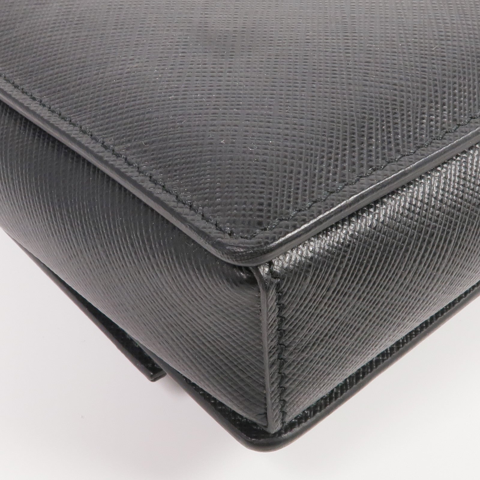 Salvatore Ferragamo 牛皮皮革Shoulder Bag銀扣鏈帶肩背袋