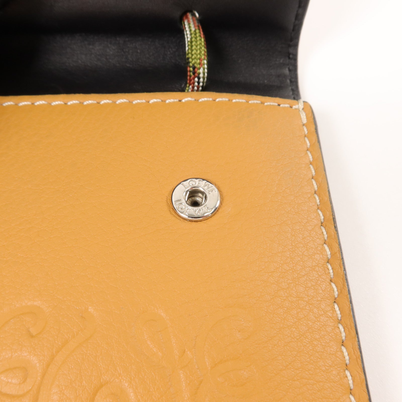 LOEWE 牛皮皮革Neck Pocket Bag肩背袋