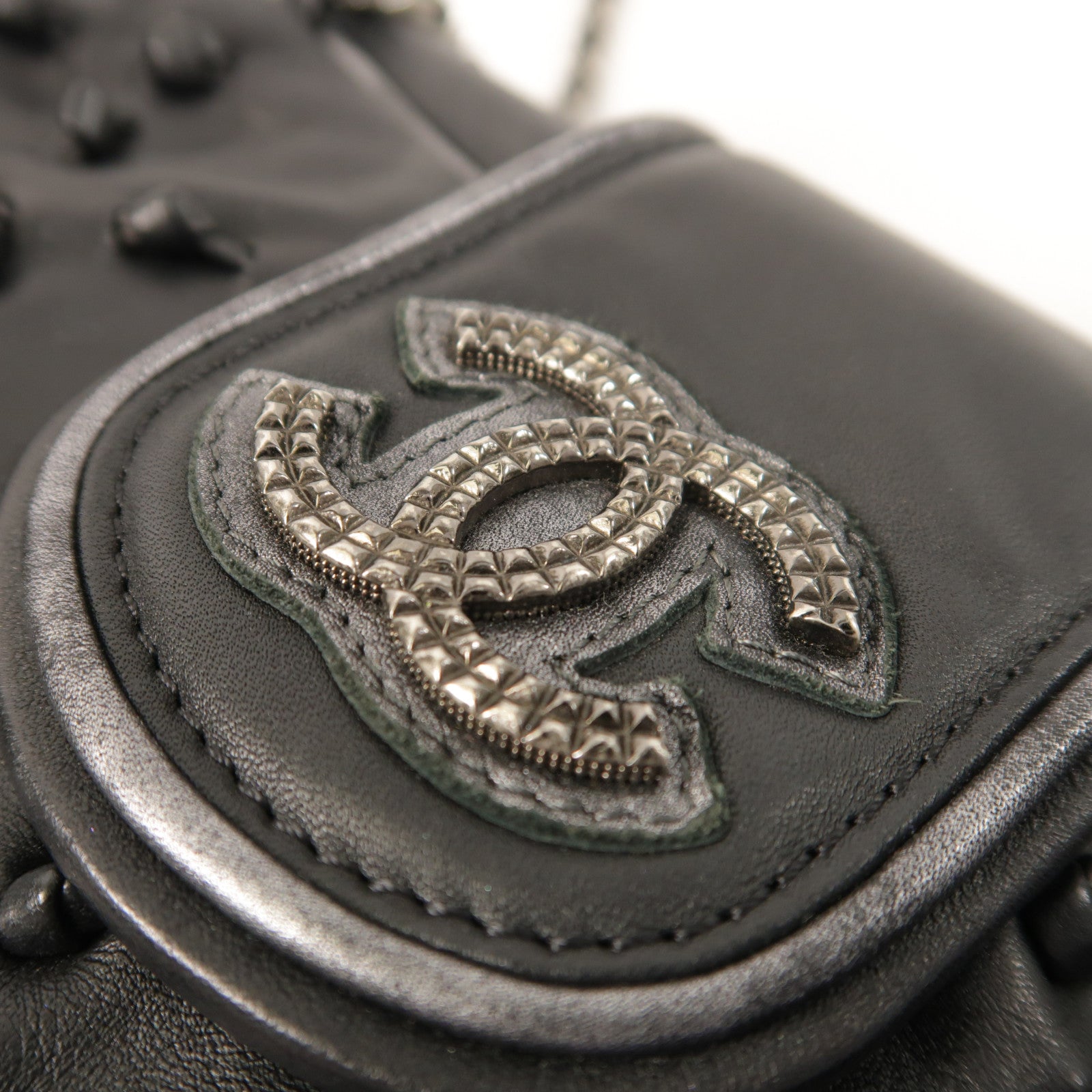 CHANEL 羊皮皮革Chic Knot Clutch Bag鏈帶肩背袋