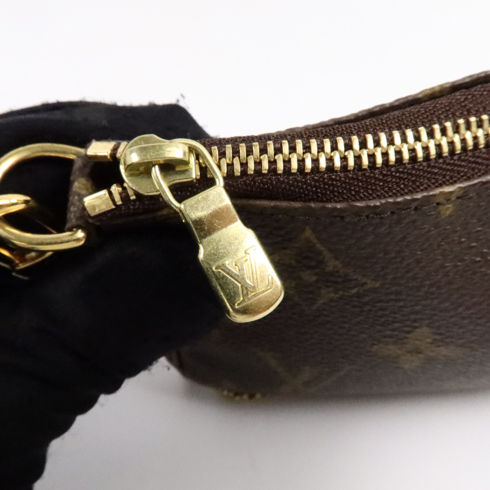 LOUIS VUITTON Monogram Mini Pochette Accessoires金扣手挽袋