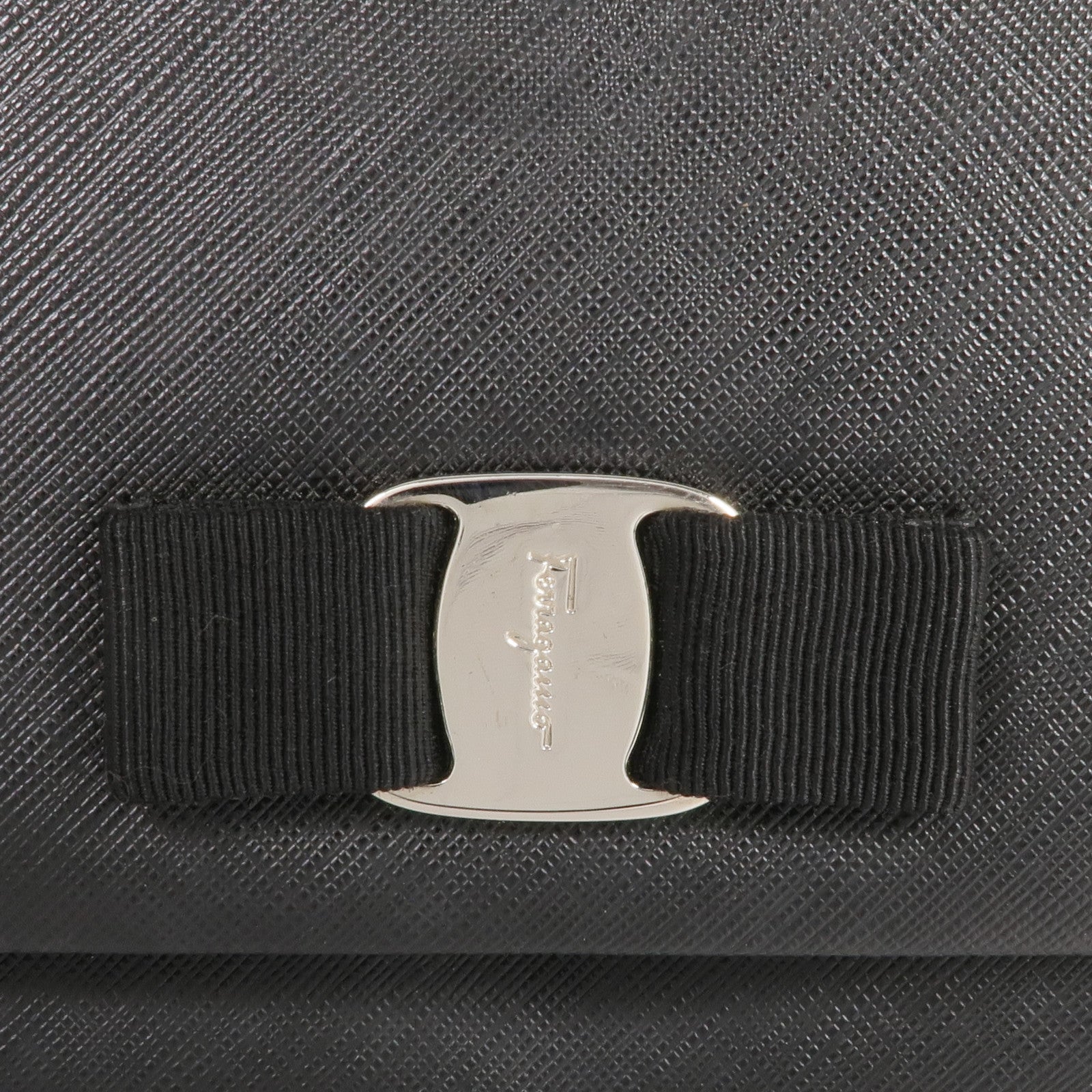 Salvatore Ferragamo 【激減優惠】牛皮皮革Shoulder Bag銀扣鏈帶肩背袋