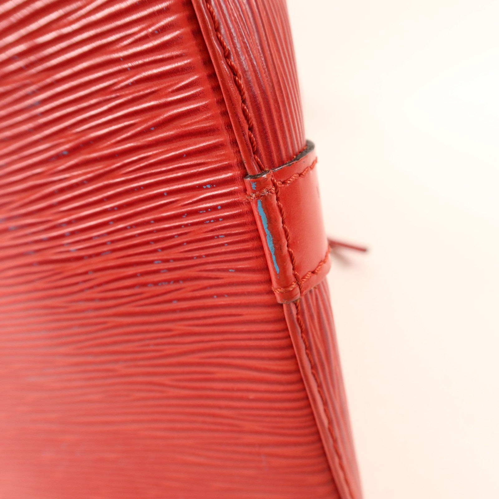 LOUIS VUITTON 【激減優惠】Epi Petit Noe金扣肩背袋