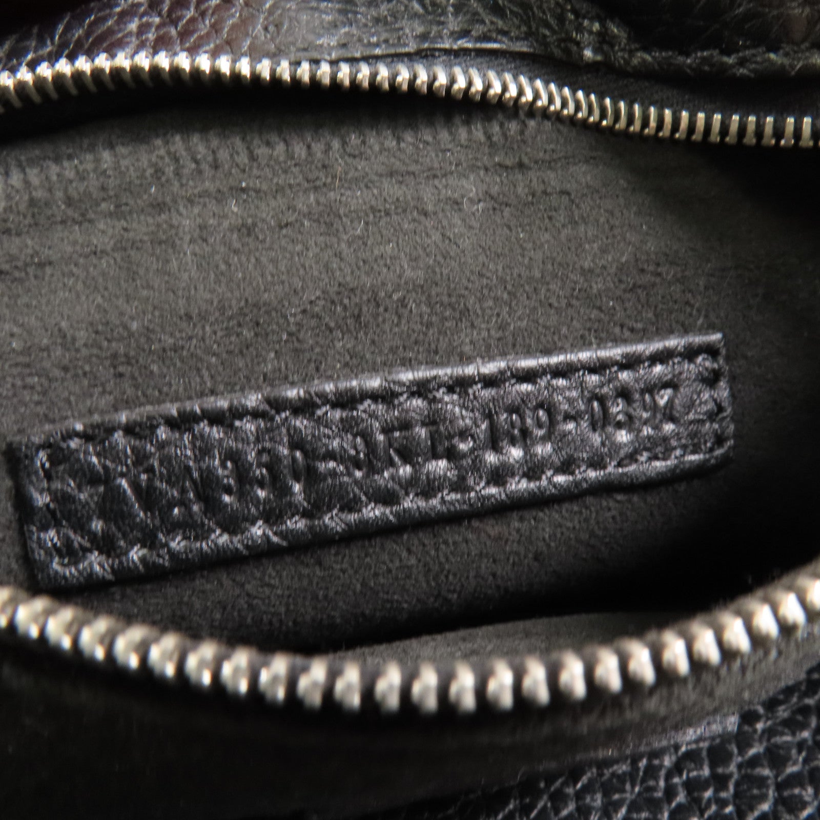 FENDI 牛皮皮革Eye Monster銀扣手拿包