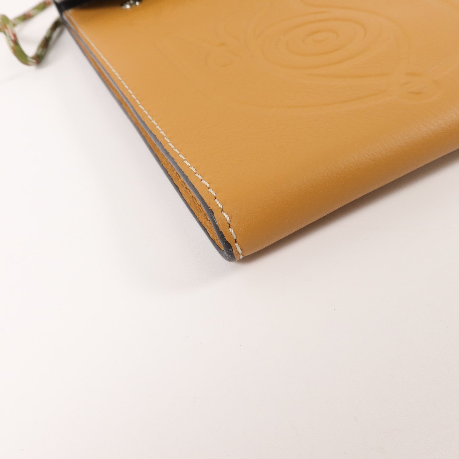 LOEWE 牛皮皮革Neck Pocket Bag肩背袋