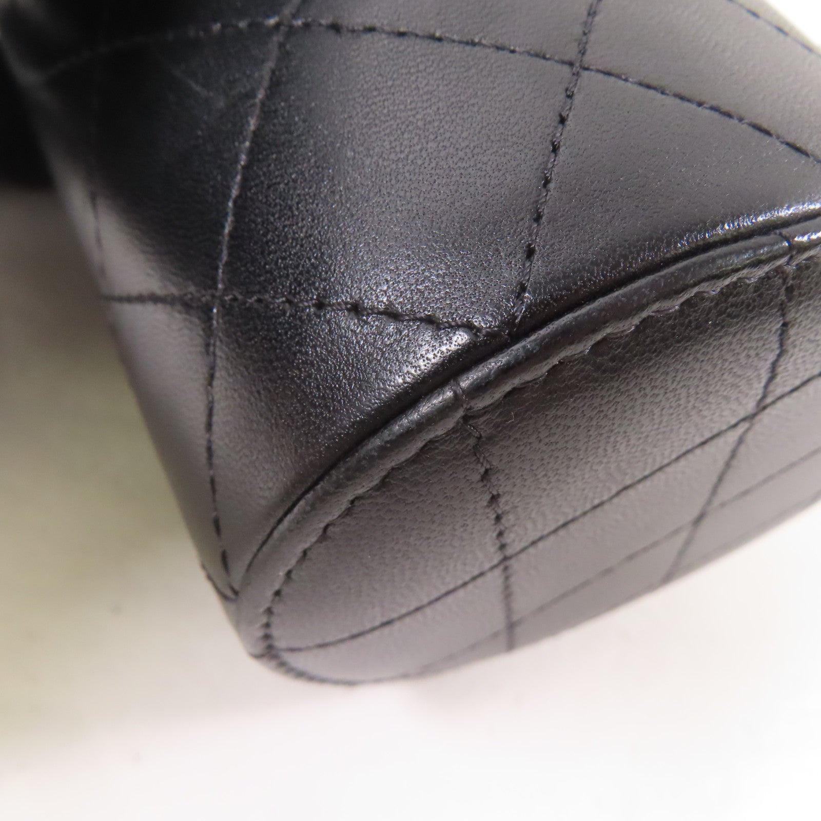 CHANEL 牛皮皮革Chain Shoulder金扣鏈帶肩背袋黑色